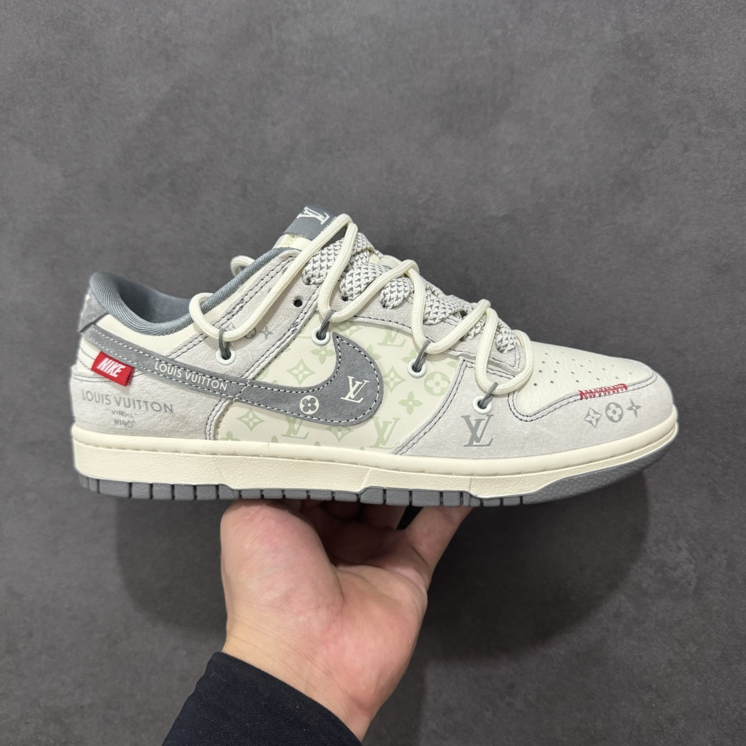 【定制版】Nike SB Dunk Low 联名款 绑带 高端定制 低帮休闲板鞋 CX5050-Y35  #定制鞋盒 大厂纯原品质出货 超高清洁度 皮料切割干净无任何毛边 细节完美   尺码：36 36.5 37.5 38 38.5 39 40 40.5 41 42 42.5 43 44 44.5 45 编码：HXSB350360-选品中心