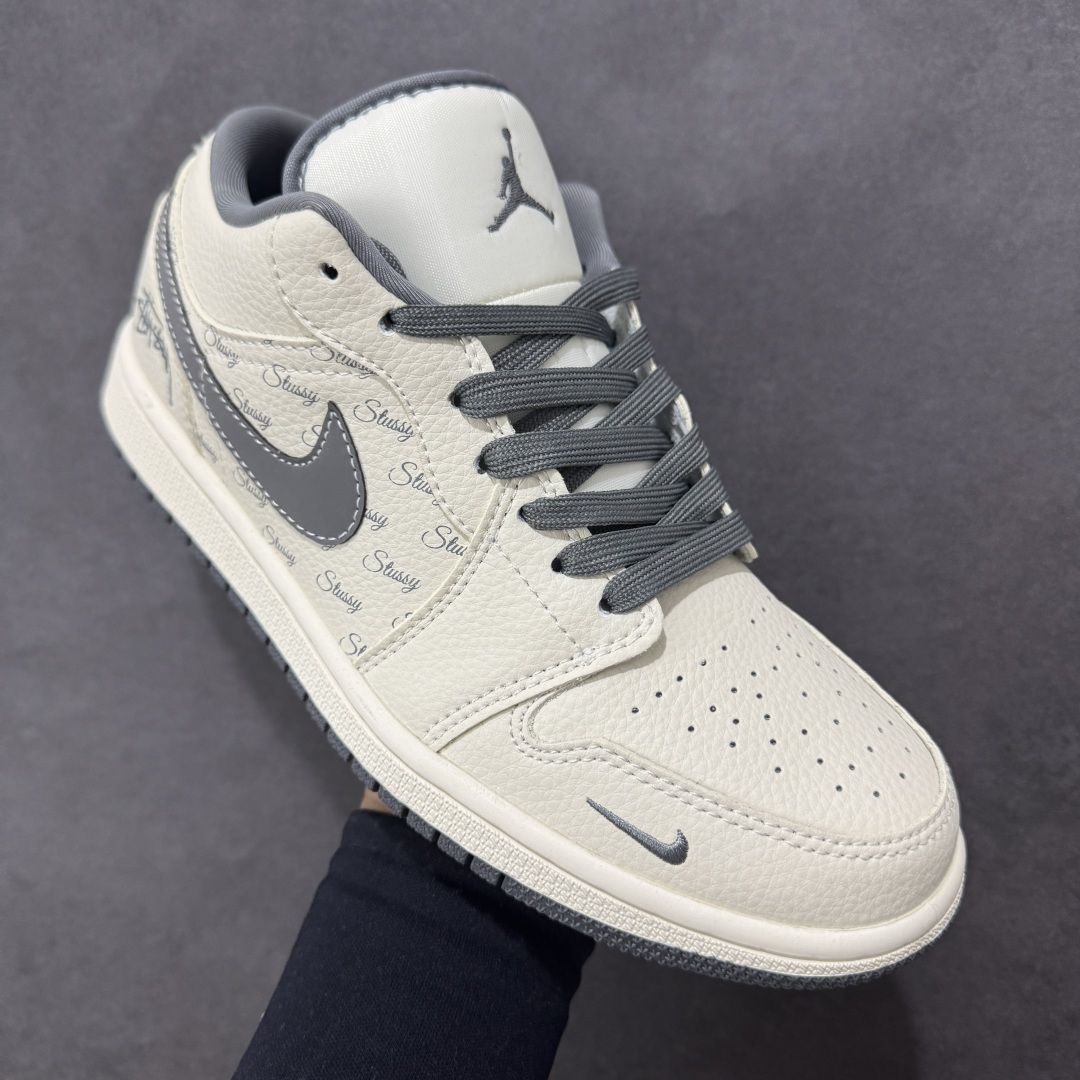 图片[3]-【公司级】Nike Jordan Air Jordan 1“ 斯图西联名——米灰印花” 高端定制 低帮 复古 减震 防滑 耐磨 篮球鞋 定制鞋盒 大厂纯原品质出货 超高清洁度 皮料切割干净无任何毛边 细节完美 货号：LL8888-001 尺码： 36 36.5 37.5 38 38.5 39 40 40.5 41 42 42.5 43 44 44.5 45-选品中心