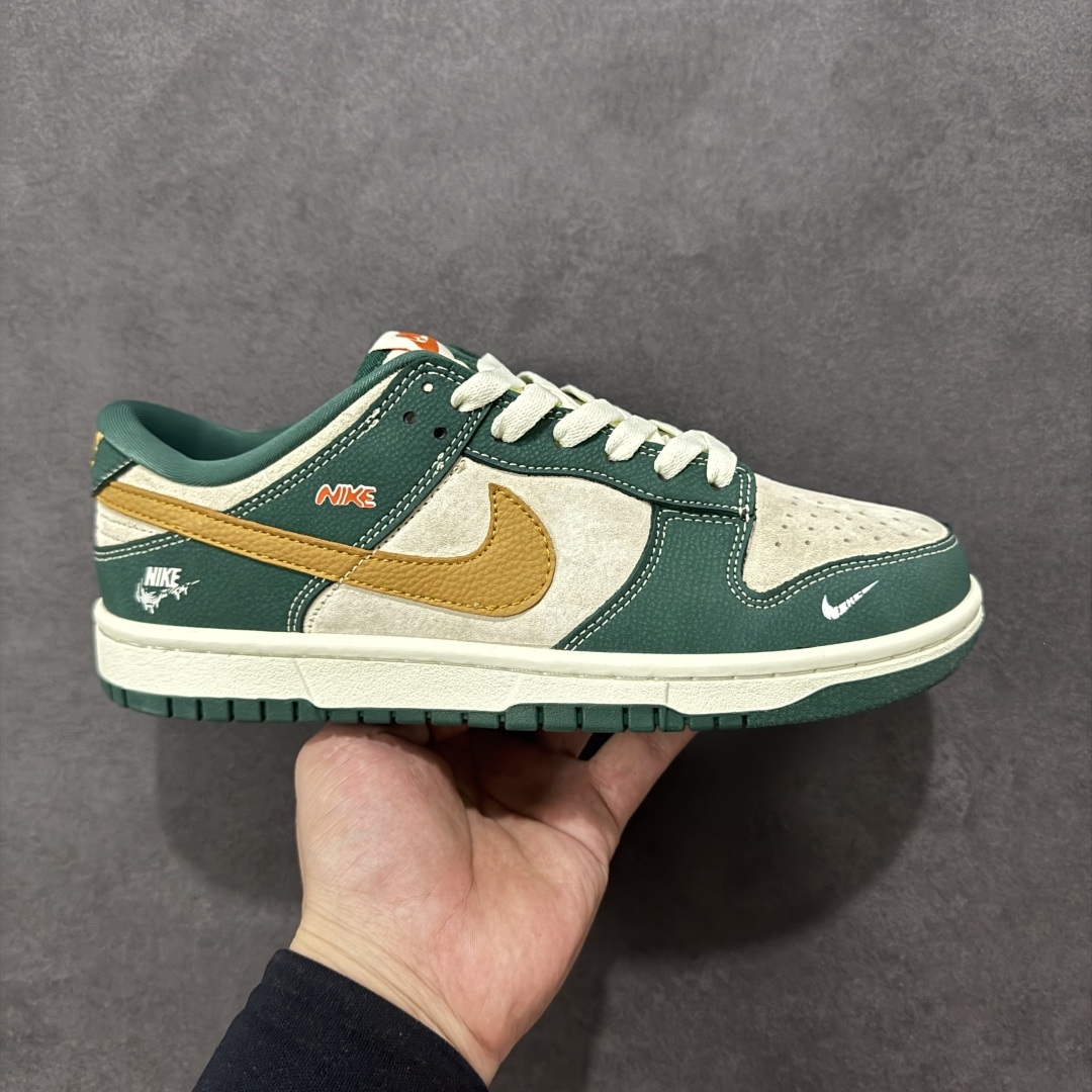 【定制版】Nike SB Dunk Low 卡其绿 高端定制 低帮休闲板鞋 YF9511-921  #定制鞋盒 大厂纯原品质出货 超高清洁度 皮料切割干净无任何毛边 细节完美   尺码：36 36.5 37.5 38 38.5 39 40 40.5 41 42 42.5 43 44 44.5 45 编码：HXSB330340-选品中心