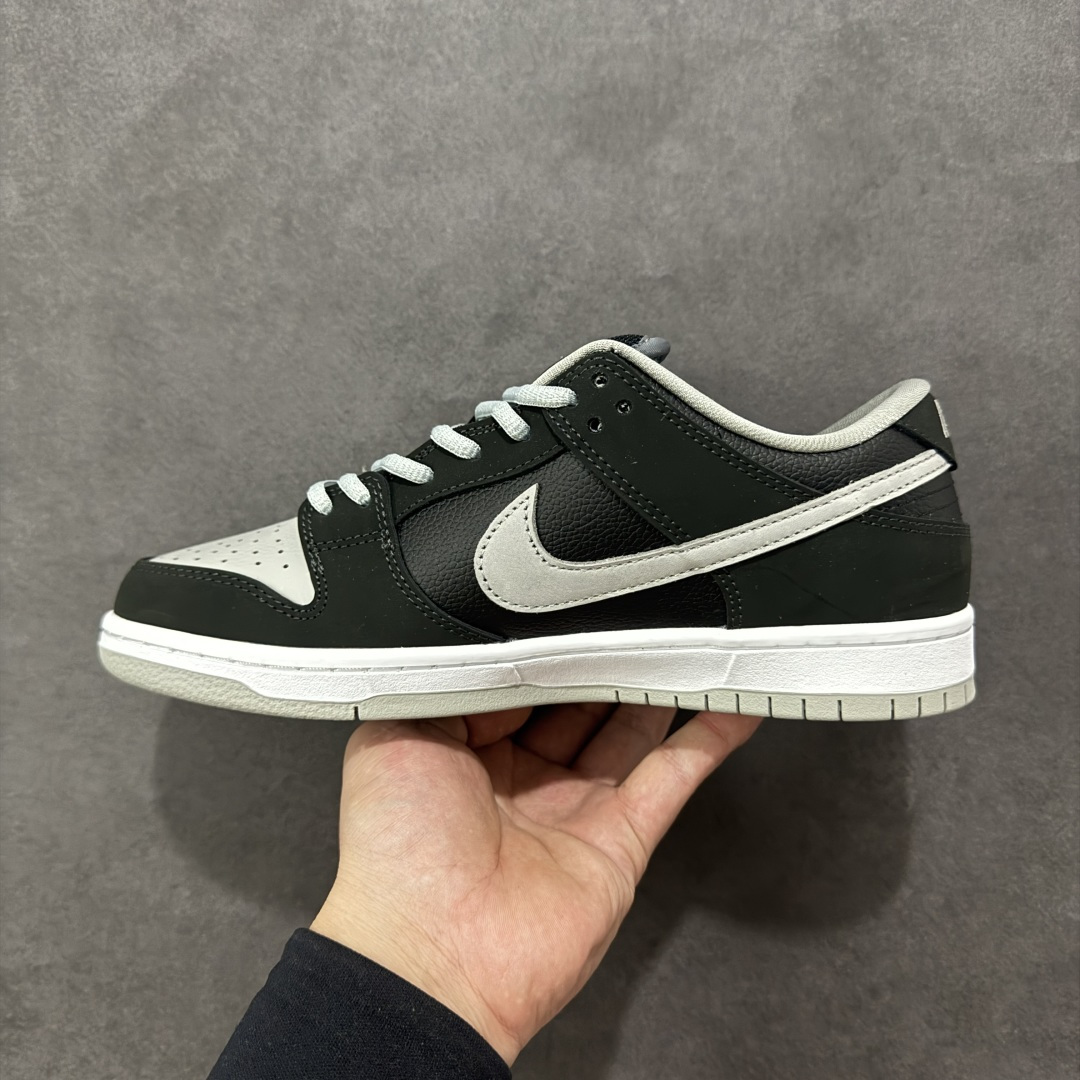 图片[2]-【YC版本】SB Dunk Low J-Pack \”Shadow\” 影子灰 圈内最强性价比 全套惠州原厂楦头原纸板数据档案倾力打造 极致还原 匹配率百分之九十九 无解鞋型 御用原厂Sadesa D7 皮料 细纹质感排气孔完全一致 广东原厂配套原盒原标 鞋盒分三个尺码段 原厂冲刀 超高清洁度 全鞋零毛边皮料切割 采用原厂百宏鞋带以及原厂百宏织舌标 内标可供原厂几率过验 进口原装条纹中底布 四线拉帮白色点胶 原厂拉帮手法遵循公司 原厂电绣 针数密度一致 全鞋134处细节 逐一对比 追求零偏差 出货即市场巅峰 货号：BQ6817-007 尺码：36 37.5 38 38.5 39 40 40.5 41 42 42.5 43 44 44.5 45 46 编码：HXSB270280-选品中心