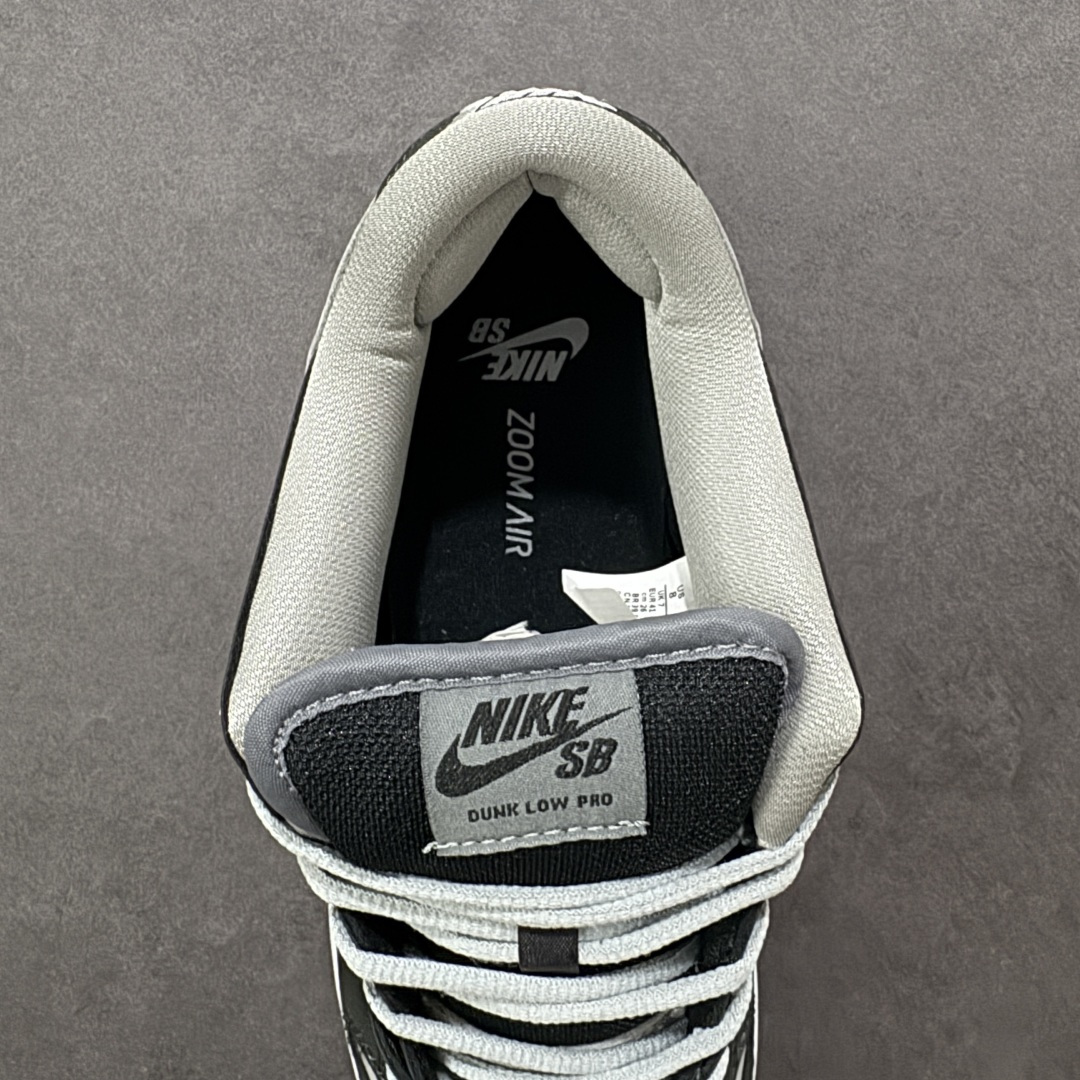图片[7]-【YC版本】SB Dunk Low J-Pack \”Shadow\” 影子灰 圈内最强性价比 全套惠州原厂楦头原纸板数据档案倾力打造 极致还原 匹配率百分之九十九 无解鞋型 御用原厂Sadesa D7 皮料 细纹质感排气孔完全一致 广东原厂配套原盒原标 鞋盒分三个尺码段 原厂冲刀 超高清洁度 全鞋零毛边皮料切割 采用原厂百宏鞋带以及原厂百宏织舌标 内标可供原厂几率过验 进口原装条纹中底布 四线拉帮白色点胶 原厂拉帮手法遵循公司 原厂电绣 针数密度一致 全鞋134处细节 逐一对比 追求零偏差 出货即市场巅峰 货号：BQ6817-007 尺码：36 37.5 38 38.5 39 40 40.5 41 42 42.5 43 44 44.5 45 46 编码：HXSB270280-选品中心