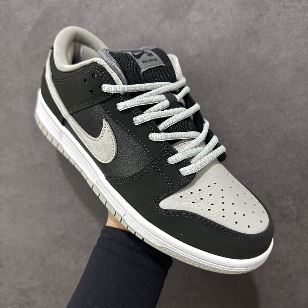 图片[3]-【YC版本】SB Dunk Low J-Pack \”Shadow\” 影子灰 圈内最强性价比 全套惠州原厂楦头原纸板数据档案倾力打造 极致还原 匹配率百分之九十九 无解鞋型 御用原厂Sadesa D7 皮料 细纹质感排气孔完全一致 广东原厂配套原盒原标 鞋盒分三个尺码段 原厂冲刀 超高清洁度 全鞋零毛边皮料切割 采用原厂百宏鞋带以及原厂百宏织舌标 内标可供原厂几率过验 进口原装条纹中底布 四线拉帮白色点胶 原厂拉帮手法遵循公司 原厂电绣 针数密度一致 全鞋134处细节 逐一对比 追求零偏差 出货即市场巅峰 货号：BQ6817-007 尺码：36 37.5 38 38.5 39 40 40.5 41 42 42.5 43 44 44.5 45 46 编码：HXSB270280-选品中心