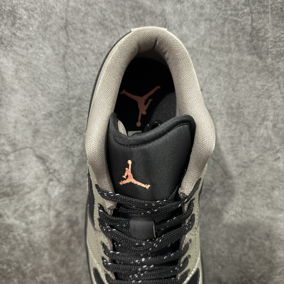 图片[8]-【H11纯原版】Nike Air Jordan 1 LOW AJ1 乔一 舒适贴合 低帮 复古篮球鞋 男女同款 棕黑色 #H11顶级纯原 纯原外贸平台特供订单 #全套原纸板楦头开发 #原厂特供材料配套加持 #确保原汁原味 完美呈现版型 #原档数据独家私模大底 #男女鞋同步官方开发至47.5 #原装进口轻量化鞋垫 #进口港宝加持 后跟自然饱满 还原公司包裹性 #鞋面采用原装数据贴合技术 #全方位贴合包裹脚型 #鞋跟部鞋底牵引设计 #提供强大的抓地性能 #更适应不同实战场地路面 货号：IB7109-005 尺码：35.5 36 36.5 37.5 38 38.5 39 40 40.5 41 42 42.5 43 44 45 46 47.5-选品中心