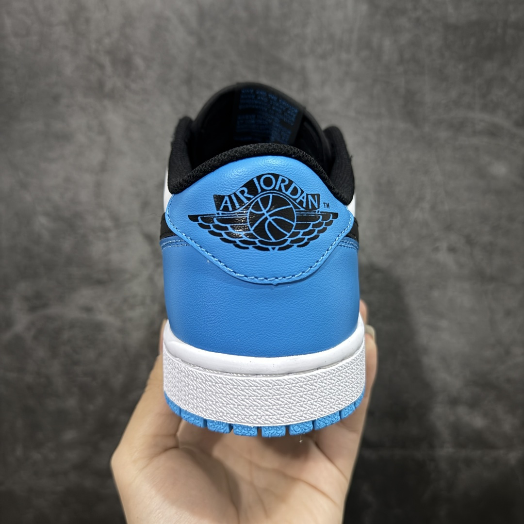 图片[4]-【纯原全头层】Air Jordan 1 AJ1 OG Low 低帮白蓝 CZ0790-104 超级强悍品质 可对比市场各大纯原版本 专业aj大厂出品 对细节的把控毋庸置疑 材料也是用最接近原鞋的头层皮料 所有地方都没有做到减配 原厂鞋楦打造完美鞋型 整体鞋型以及后跟做的弧度做的非常好 鞋带为原厂打蜡鞋带 粗细程度同步原鞋 裁片清洁度到位 无明显瑕疵毛边 免修产品 正确针车 该重针 该有尖角的地方都有做到 鞋价格非常香 转手可闭眼卖高价 到手各位就知道货有多好 绝对秒杀一切同价格货品 尺码：36-47.5-选品中心