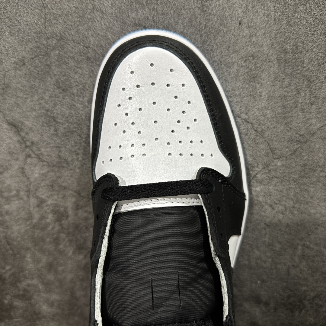 图片[5]-【纯原全头层】Air Jordan 1 AJ1 OG Low 低帮白蓝 CZ0790-104 超级强悍品质 可对比市场各大纯原版本 专业aj大厂出品 对细节的把控毋庸置疑 材料也是用最接近原鞋的头层皮料 所有地方都没有做到减配 原厂鞋楦打造完美鞋型 整体鞋型以及后跟做的弧度做的非常好 鞋带为原厂打蜡鞋带 粗细程度同步原鞋 裁片清洁度到位 无明显瑕疵毛边 免修产品 正确针车 该重针 该有尖角的地方都有做到 鞋价格非常香 转手可闭眼卖高价 到手各位就知道货有多好 绝对秒杀一切同价格货品 尺码：36-47.5-选品中心