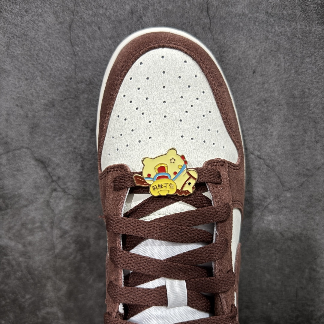 图片[5]-【CS纯原版】DUNK 官方新版双勾 马年限定🔥金勾红棕 马上发财❗️马上有钱❗️ 纯原大厂出品 顶级版本👏 原装头层材料 独家版型蒸餾加工 帶來的是更好的视觉和脚感体验 大厂纯原品质出货 清洁度 电绣工艺 皮料切割干净无任何毛边 细节完美 货号：IB4417-104 尺码：36 36.5 37.5 38 38.5 39 40 40.5 41 42 42.5 43 44 44.5 45 46-选品中心