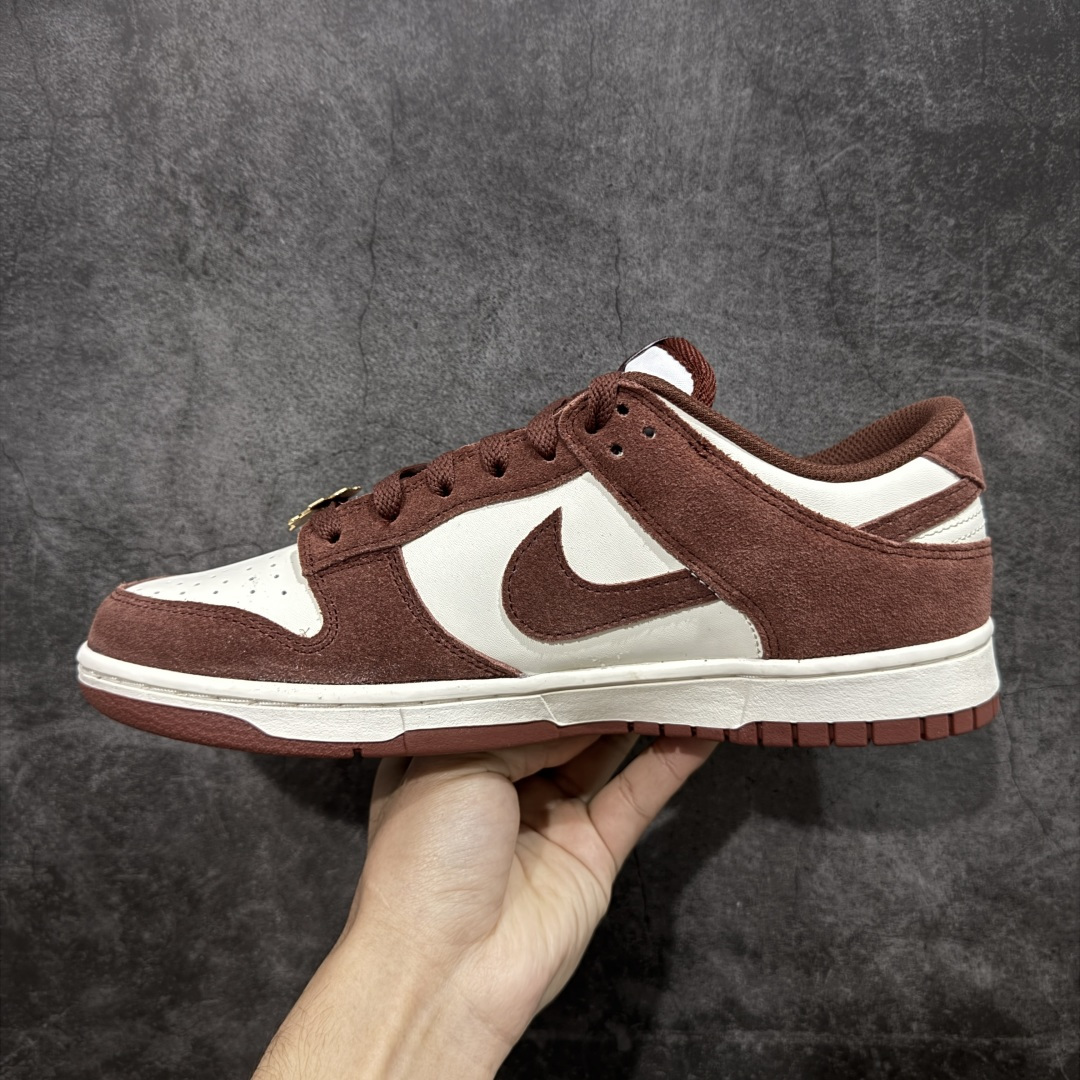 图片[2]-【CS纯原版】DUNK 官方新版双勾 马年限定🔥金勾红棕 马上发财❗️马上有钱❗️ 纯原大厂出品 顶级版本👏 原装头层材料 独家版型蒸餾加工 帶來的是更好的视觉和脚感体验 大厂纯原品质出货 清洁度 电绣工艺 皮料切割干净无任何毛边 细节完美 货号：IB4417-104 尺码：36 36.5 37.5 38 38.5 39 40 40.5 41 42 42.5 43 44 44.5 45 46-选品中心