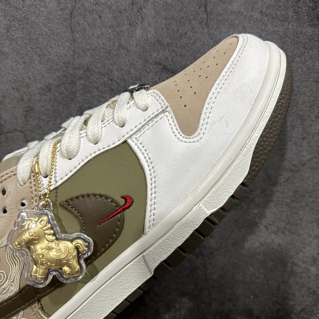 图片[6]-【礼盒版】Nike Dunk Pegasus Pack CNY \”马年限定\” 舒适贴合 低帮 板鞋 男女同款 米褐色 米棕配色+敦煌飞马暗纹刺绣，红勾+马蹄金属扣戳中细节控，鞋垫还藏《天马赋》篆字，国潮味儿直接拉满！ 货号： IQ1118-220 尺码：36-45-选品中心