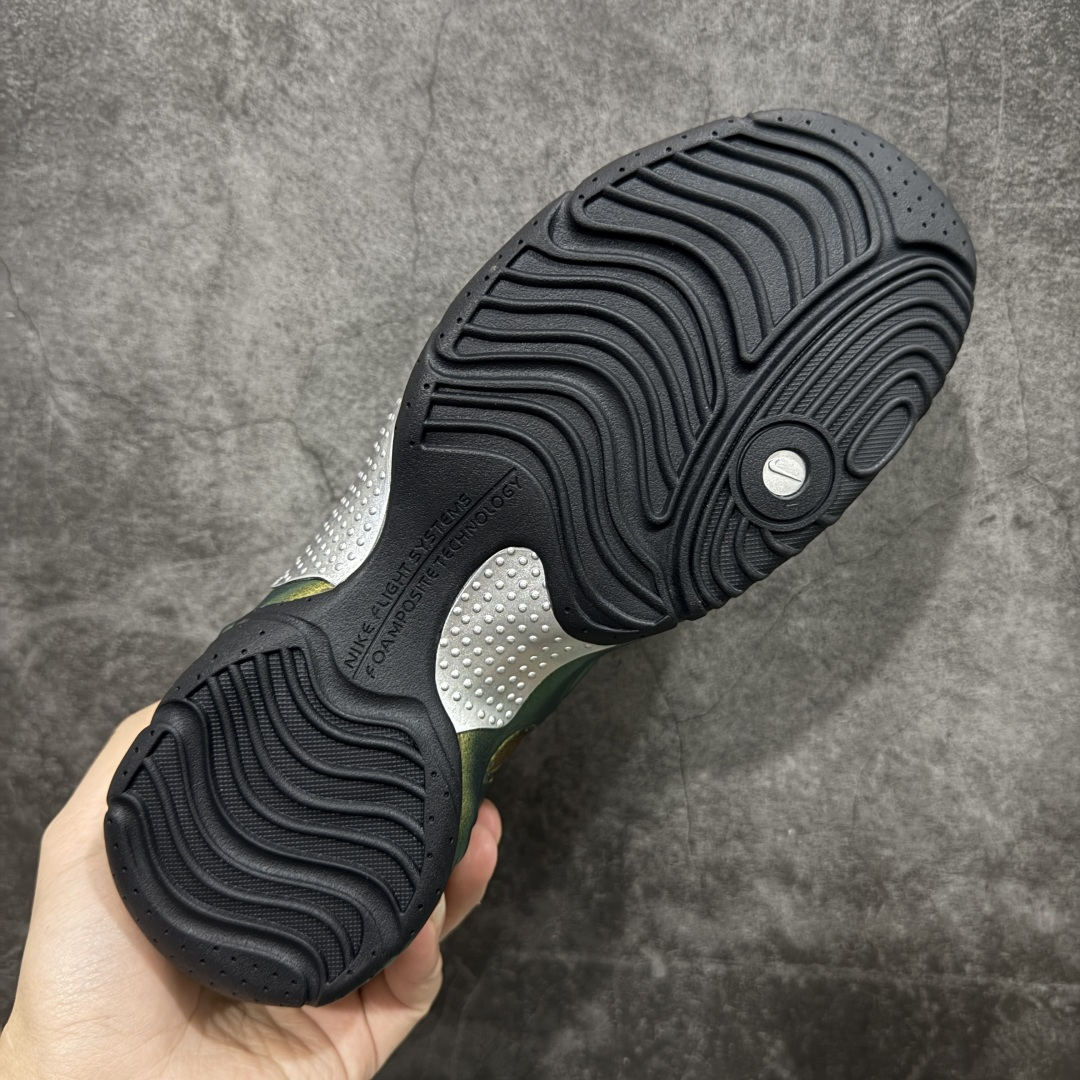 图片[9]-【莞顶纯原】Nike Air Flightposite One\”Carbon Fiber\”飞行风一代系列中帮休闲运动文化篮球鞋“紫风一” FV5582-700 采用一次成型聚氨酯铸模脚型内膜鞋面材质 鞋垫嵌入前后掌ZOOM回弹缓震气垫 超大TPU模块组合耐磨橡胶大底❗️ 经典的全黑配色 Nike Air Flightposite 2014 “Carbon Fiber” 又将我们带回到那个难忘的年代。低调而奢华感十足的碳纤维纹路鞋面，经典的拉链式设计，在十多年后的今天，这款碳板风仍然颇具魅力，诸多细节值得细细品味。 尺码：38-44-选品中心