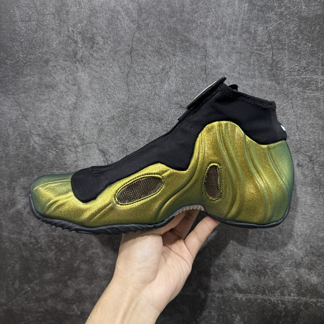 图片[2]-【莞顶纯原】Nike Air Flightposite One\”Carbon Fiber\”飞行风一代系列中帮休闲运动文化篮球鞋“紫风一” FV5582-700 采用一次成型聚氨酯铸模脚型内膜鞋面材质 鞋垫嵌入前后掌ZOOM回弹缓震气垫 超大TPU模块组合耐磨橡胶大底❗️ 经典的全黑配色 Nike Air Flightposite 2014 “Carbon Fiber” 又将我们带回到那个难忘的年代。低调而奢华感十足的碳纤维纹路鞋面，经典的拉链式设计，在十多年后的今天，这款碳板风仍然颇具魅力，诸多细节值得细细品味。 尺码：38-44-选品中心