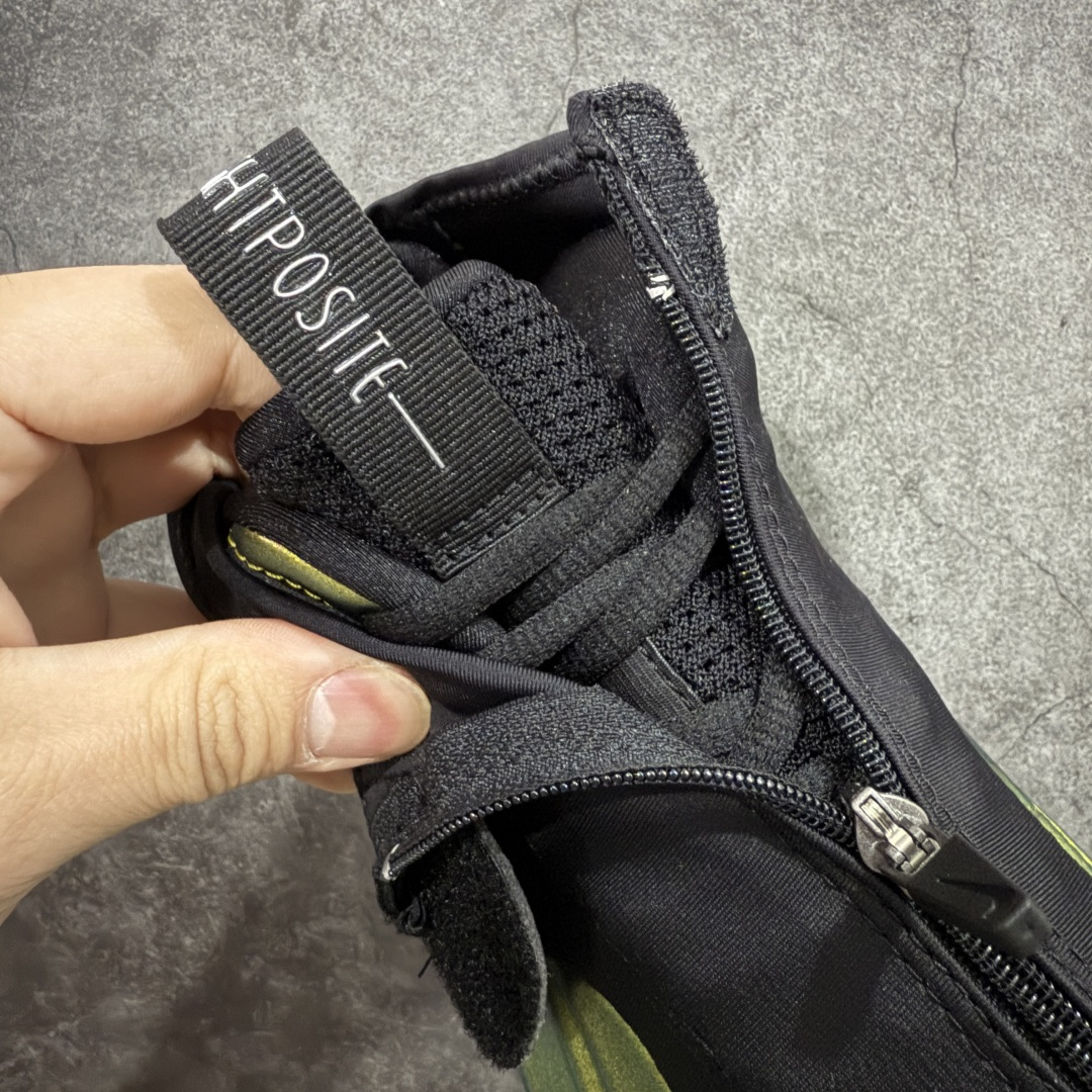 图片[6]-【莞顶纯原】Nike Air Flightposite One\”Carbon Fiber\”飞行风一代系列中帮休闲运动文化篮球鞋“紫风一” FV5582-700 采用一次成型聚氨酯铸模脚型内膜鞋面材质 鞋垫嵌入前后掌ZOOM回弹缓震气垫 超大TPU模块组合耐磨橡胶大底❗️ 经典的全黑配色 Nike Air Flightposite 2014 “Carbon Fiber” 又将我们带回到那个难忘的年代。低调而奢华感十足的碳纤维纹路鞋面，经典的拉链式设计，在十多年后的今天，这款碳板风仍然颇具魅力，诸多细节值得细细品味。 尺码：38-44-选品中心