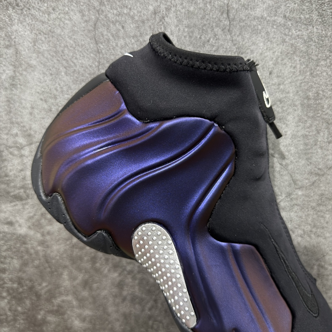 图片[7]-【莞顶纯原】Nike Air Flightposite One\”Carbon Fiber\”飞行风一代系列中帮休闲运动文化篮球鞋“紫风一” 624015-051 采用一次成型聚氨酯铸模脚型内膜鞋面材质 鞋垫嵌入前后掌ZOOM回弹缓震气垫 超大TPU模块组合耐磨橡胶大底❗️ 经典的全黑配色 Nike Air Flightposite 2014 “Carbon Fiber” 又将我们带回到那个难忘的年代。低调而奢华感十足的碳纤维纹路鞋面，经典的拉链式设计，在十多年后的今天，这款碳板风仍然颇具魅力，诸多细节值得细细品味。 尺码：38-44-选品中心