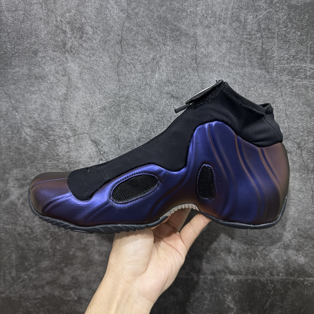 图片[2]-【莞顶纯原】Nike Air Flightposite One\”Carbon Fiber\”飞行风一代系列中帮休闲运动文化篮球鞋“紫风一” 624015-051 采用一次成型聚氨酯铸模脚型内膜鞋面材质 鞋垫嵌入前后掌ZOOM回弹缓震气垫 超大TPU模块组合耐磨橡胶大底❗️ 经典的全黑配色 Nike Air Flightposite 2014 “Carbon Fiber” 又将我们带回到那个难忘的年代。低调而奢华感十足的碳纤维纹路鞋面，经典的拉链式设计，在十多年后的今天，这款碳板风仍然颇具魅力，诸多细节值得细细品味。 尺码：38-44-选品中心