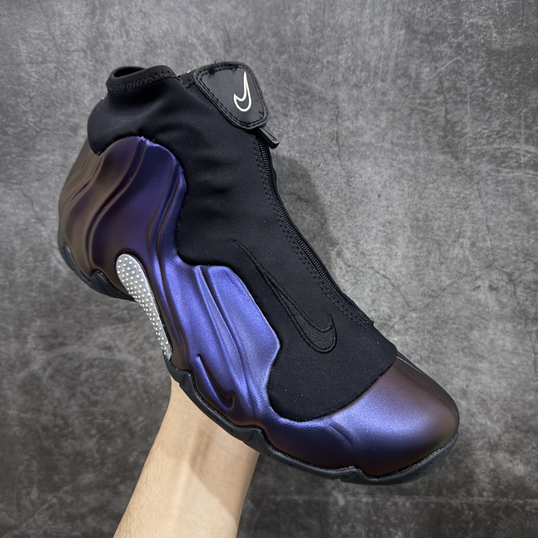 图片[3]-【莞顶纯原】Nike Air Flightposite One\”Carbon Fiber\”飞行风一代系列中帮休闲运动文化篮球鞋“紫风一” 624015-051 采用一次成型聚氨酯铸模脚型内膜鞋面材质 鞋垫嵌入前后掌ZOOM回弹缓震气垫 超大TPU模块组合耐磨橡胶大底❗️ 经典的全黑配色 Nike Air Flightposite 2014 “Carbon Fiber” 又将我们带回到那个难忘的年代。低调而奢华感十足的碳纤维纹路鞋面，经典的拉链式设计，在十多年后的今天，这款碳板风仍然颇具魅力，诸多细节值得细细品味。 尺码：38-44-选品中心