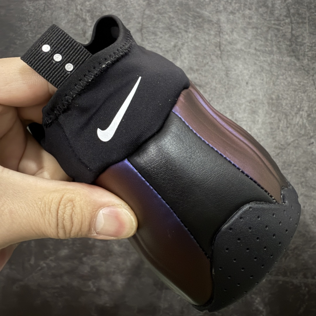 图片[2]-【莞顶纯原】Nike Air Flightposite One\”Carbon Fiber\”飞行风一代系列中帮休闲运动文化篮球鞋“紫风一” 624015-051 采用一次成型聚氨酯铸模脚型内膜鞋面材质 鞋垫嵌入前后掌ZOOM回弹缓震气垫 超大TPU模块组合耐磨橡胶大底❗️ 经典的全黑配色 Nike Air Flightposite 2014 “Carbon Fiber” 又将我们带回到那个难忘的年代。低调而奢华感十足的碳纤维纹路鞋面，经典的拉链式设计，在十多年后的今天，这款碳板风仍然颇具魅力，诸多细节值得细细品味。 尺码：38-44-选品中心