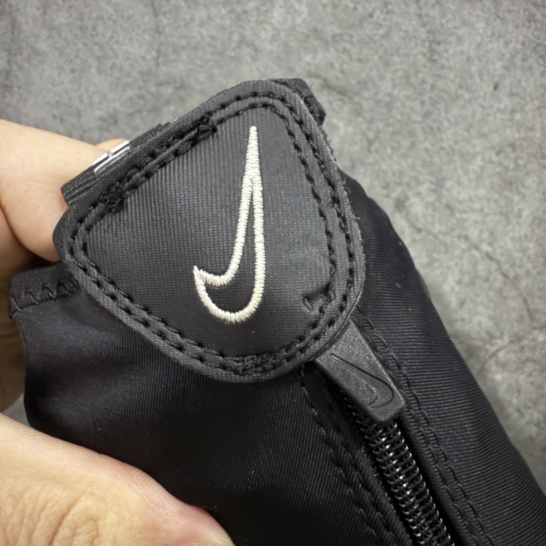 图片[6]-【莞顶纯原】Nike Air Flightposite One\”Carbon Fiber\”飞行风一代系列中帮休闲运动文化篮球鞋“紫风一” 624015-051 采用一次成型聚氨酯铸模脚型内膜鞋面材质 鞋垫嵌入前后掌ZOOM回弹缓震气垫 超大TPU模块组合耐磨橡胶大底❗️ 经典的全黑配色 Nike Air Flightposite 2014 “Carbon Fiber” 又将我们带回到那个难忘的年代。低调而奢华感十足的碳纤维纹路鞋面，经典的拉链式设计，在十多年后的今天，这款碳板风仍然颇具魅力，诸多细节值得细细品味。 尺码：38-44-选品中心