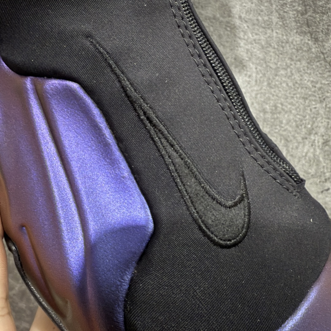 图片[5]-【莞顶纯原】Nike Air Flightposite One\”Carbon Fiber\”飞行风一代系列中帮休闲运动文化篮球鞋“紫风一” 624015-051 采用一次成型聚氨酯铸模脚型内膜鞋面材质 鞋垫嵌入前后掌ZOOM回弹缓震气垫 超大TPU模块组合耐磨橡胶大底❗️ 经典的全黑配色 Nike Air Flightposite 2014 “Carbon Fiber” 又将我们带回到那个难忘的年代。低调而奢华感十足的碳纤维纹路鞋面，经典的拉链式设计，在十多年后的今天，这款碳板风仍然颇具魅力，诸多细节值得细细品味。 尺码：38-44-选品中心