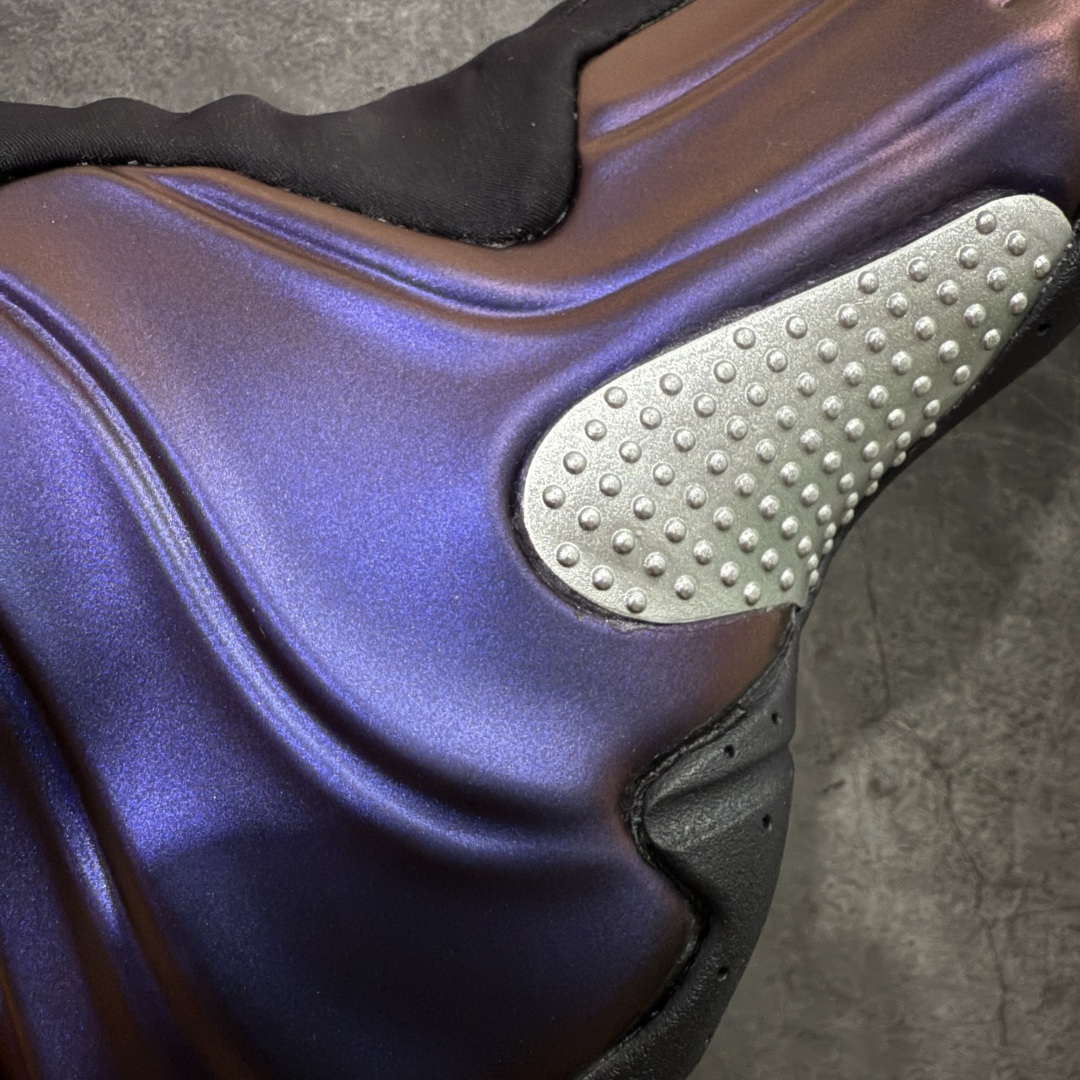 图片[3]-【莞顶纯原】Nike Air Flightposite One\”Carbon Fiber\”飞行风一代系列中帮休闲运动文化篮球鞋“紫风一” 624015-051 采用一次成型聚氨酯铸模脚型内膜鞋面材质 鞋垫嵌入前后掌ZOOM回弹缓震气垫 超大TPU模块组合耐磨橡胶大底❗️ 经典的全黑配色 Nike Air Flightposite 2014 “Carbon Fiber” 又将我们带回到那个难忘的年代。低调而奢华感十足的碳纤维纹路鞋面，经典的拉链式设计，在十多年后的今天，这款碳板风仍然颇具魅力，诸多细节值得细细品味。 尺码：38-44-选品中心