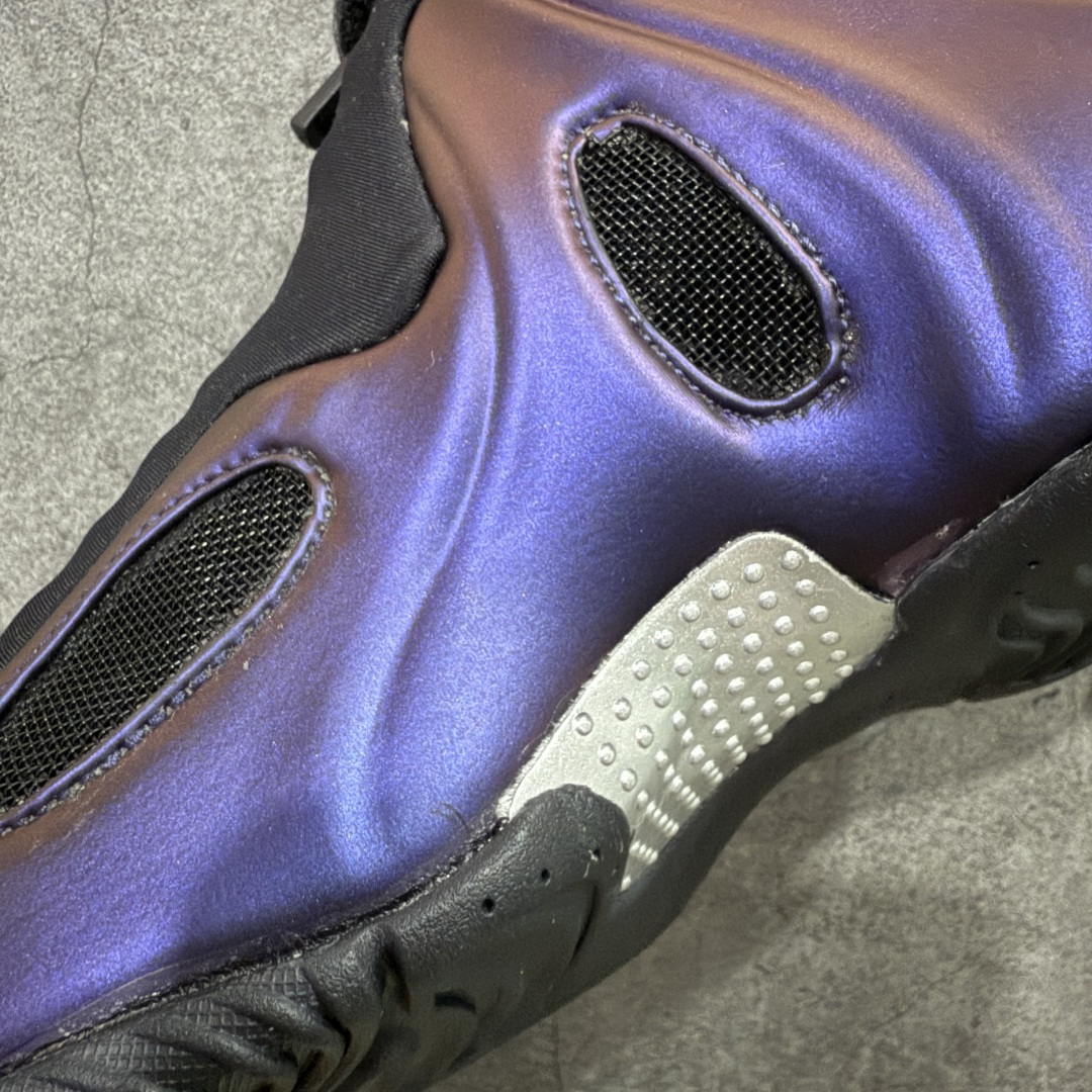 图片[4]-【莞顶纯原】Nike Air Flightposite One\”Carbon Fiber\”飞行风一代系列中帮休闲运动文化篮球鞋“紫风一” 624015-051 采用一次成型聚氨酯铸模脚型内膜鞋面材质 鞋垫嵌入前后掌ZOOM回弹缓震气垫 超大TPU模块组合耐磨橡胶大底❗️ 经典的全黑配色 Nike Air Flightposite 2014 “Carbon Fiber” 又将我们带回到那个难忘的年代。低调而奢华感十足的碳纤维纹路鞋面，经典的拉链式设计，在十多年后的今天，这款碳板风仍然颇具魅力，诸多细节值得细细品味。 尺码：38-44-选品中心