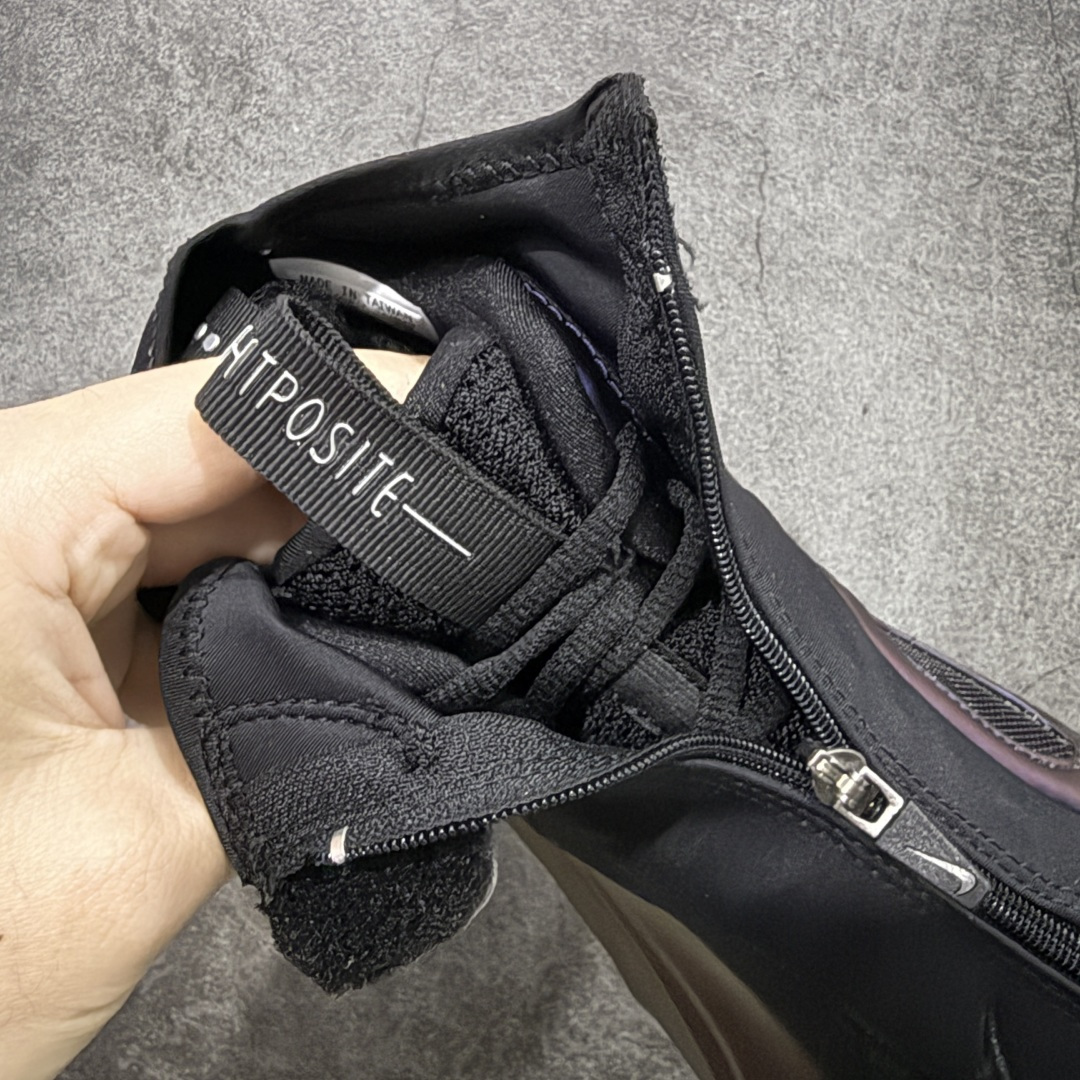 图片[7]-【莞顶纯原】Nike Air Flightposite One\”Carbon Fiber\”飞行风一代系列中帮休闲运动文化篮球鞋“紫风一” 624015-051 采用一次成型聚氨酯铸模脚型内膜鞋面材质 鞋垫嵌入前后掌ZOOM回弹缓震气垫 超大TPU模块组合耐磨橡胶大底❗️ 经典的全黑配色 Nike Air Flightposite 2014 “Carbon Fiber” 又将我们带回到那个难忘的年代。低调而奢华感十足的碳纤维纹路鞋面，经典的拉链式设计，在十多年后的今天，这款碳板风仍然颇具魅力，诸多细节值得细细品味。 尺码：38-44-选品中心