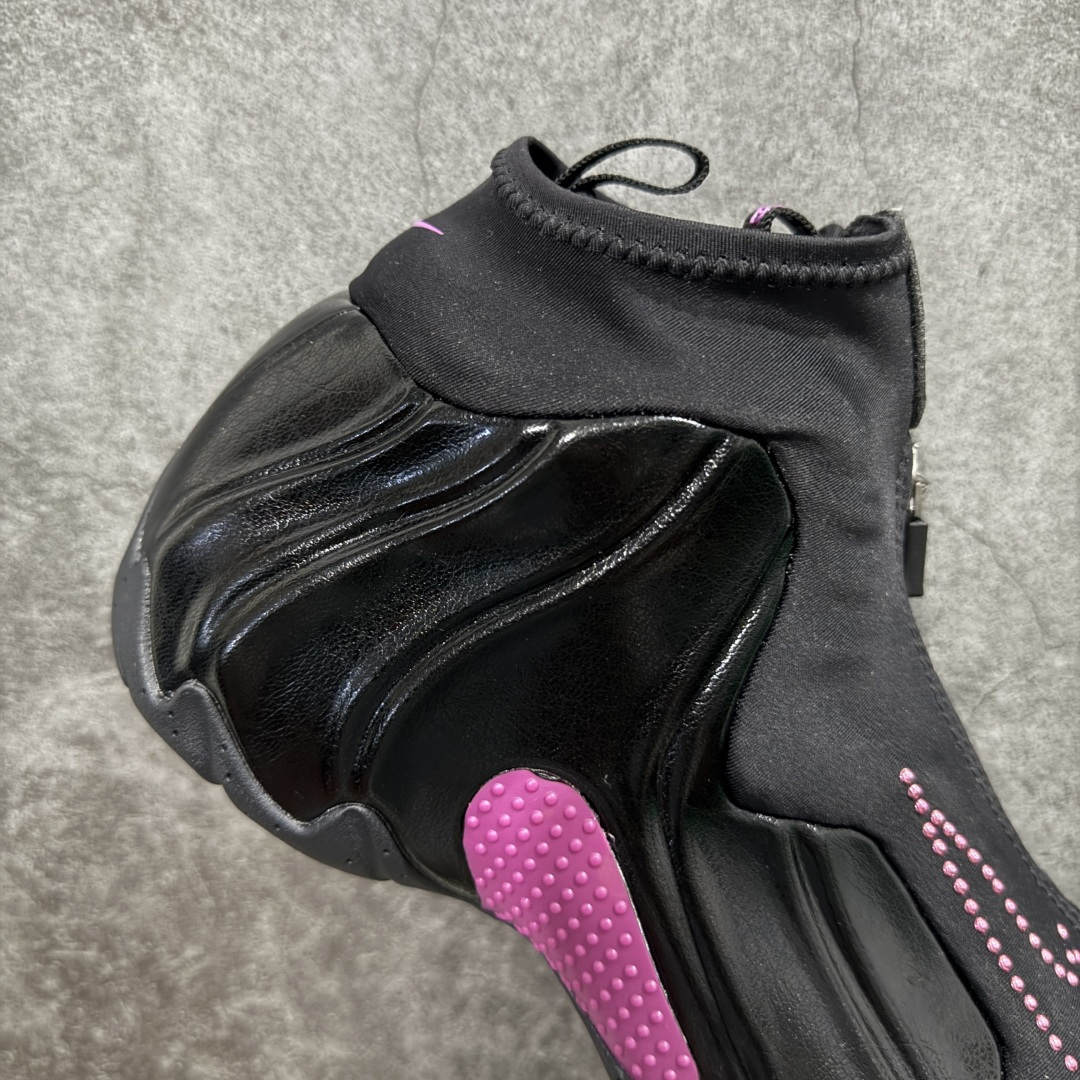 图片[7]-【莞顶纯原】Nike Air Flightposite One\”Carbon Fiber\”飞行风一代系列中帮休闲运动文化篮球鞋“黑粉黑风”碳板风一复刻版 345826-001 采用一次成型聚氨酯铸模脚型内膜鞋面材质 鞋垫嵌入前后掌ZOOM回弹缓震气垫 超大TPU模块组合耐磨橡胶大底❗️ 经典的全黑配色 Nike Air Flightposite 2014 “Carbon Fiber” 又将我们带回到那个难忘的年代。低调而奢华感十足的碳纤维纹路鞋面，经典的拉链式设计，在十多年后的今天，这款碳板风仍然颇具魅力，诸多细节值得细细品味。 尺码：38-44-选品中心