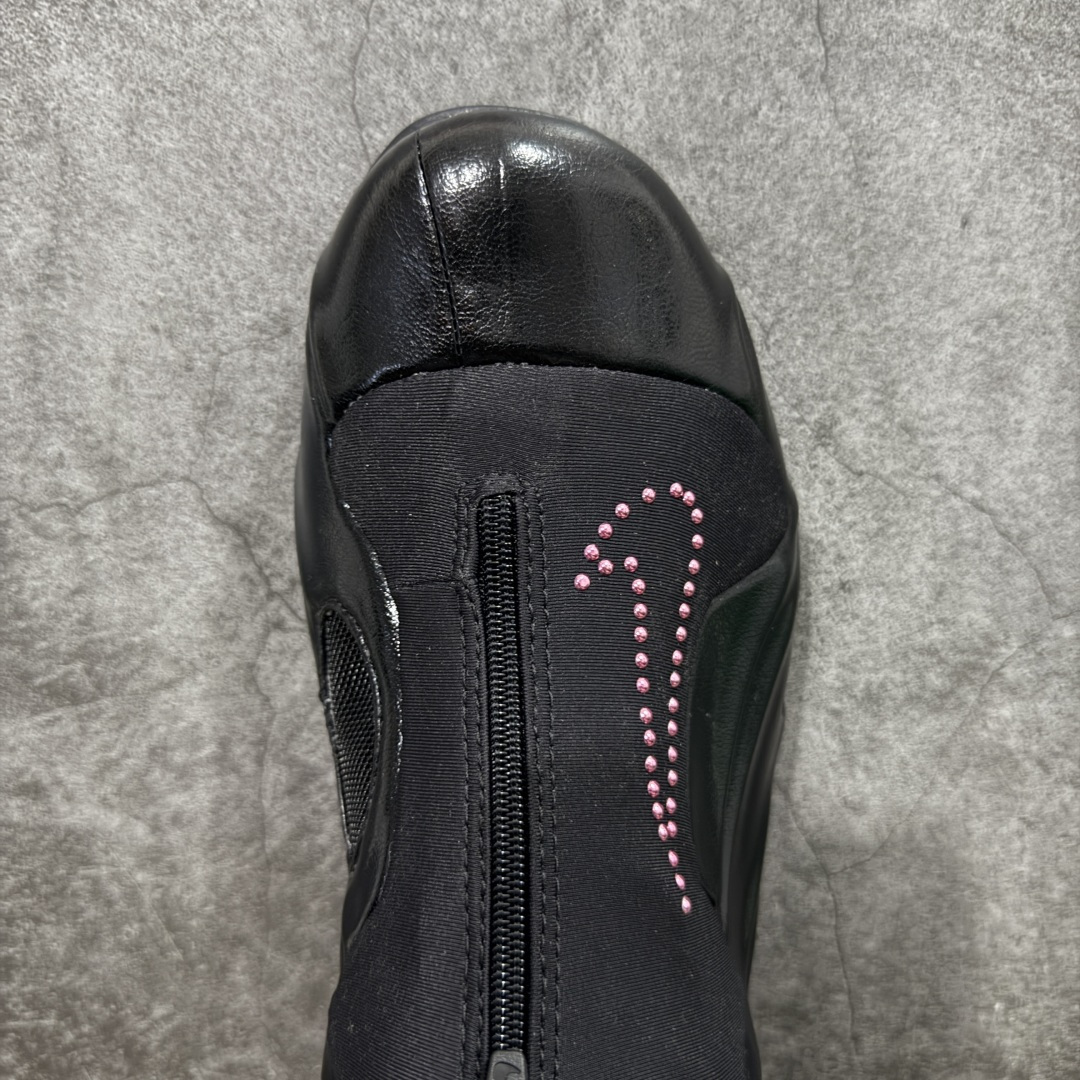 图片[5]-【莞顶纯原】Nike Air Flightposite One\”Carbon Fiber\”飞行风一代系列中帮休闲运动文化篮球鞋“黑粉黑风”碳板风一复刻版 345826-001 采用一次成型聚氨酯铸模脚型内膜鞋面材质 鞋垫嵌入前后掌ZOOM回弹缓震气垫 超大TPU模块组合耐磨橡胶大底❗️ 经典的全黑配色 Nike Air Flightposite 2014 “Carbon Fiber” 又将我们带回到那个难忘的年代。低调而奢华感十足的碳纤维纹路鞋面，经典的拉链式设计，在十多年后的今天，这款碳板风仍然颇具魅力，诸多细节值得细细品味。 尺码：38-44-选品中心