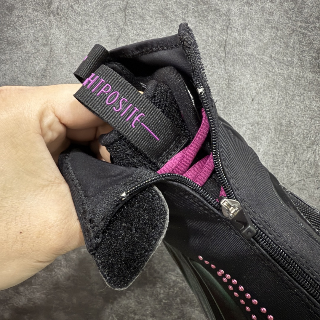 图片[6]-【莞顶纯原】Nike Air Flightposite One\”Carbon Fiber\”飞行风一代系列中帮休闲运动文化篮球鞋“黑粉黑风”碳板风一复刻版 345826-001 采用一次成型聚氨酯铸模脚型内膜鞋面材质 鞋垫嵌入前后掌ZOOM回弹缓震气垫 超大TPU模块组合耐磨橡胶大底❗️ 经典的全黑配色 Nike Air Flightposite 2014 “Carbon Fiber” 又将我们带回到那个难忘的年代。低调而奢华感十足的碳纤维纹路鞋面，经典的拉链式设计，在十多年后的今天，这款碳板风仍然颇具魅力，诸多细节值得细细品味。 尺码：38-44-选品中心