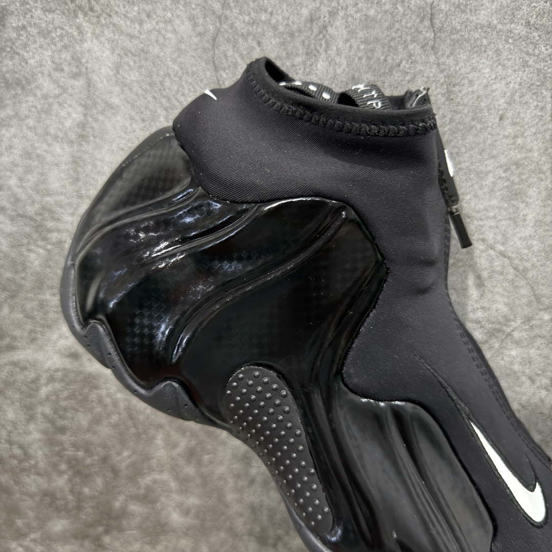 图片[7]-【莞顶纯原】Nike Air Flightposite One\”Carbon Fiber\”飞行风一代系列中帮休闲运动文化篮球鞋“碳板黑风”碳板风一复刻版 642307-001 采用一次成型聚氨酯铸模脚型内膜鞋面材质 鞋垫嵌入前后掌ZOOM回弹缓震气垫 超大TPU模块组合耐磨橡胶大底❗️ 经典的全黑配色 Nike Air Flightposite 2014 “Carbon Fiber” 又将我们带回到那个难忘的年代。低调而奢华感十足的碳纤维纹路鞋面，经典的拉链式设计，在十多年后的今天，这款碳板风仍然颇具魅力，诸多细节值得细细品味。 尺码：38-44-选品中心