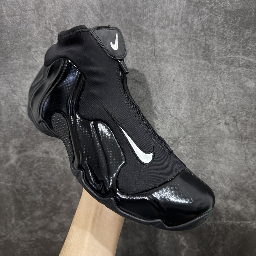 图片[3]-【莞顶纯原】Nike Air Flightposite One\”Carbon Fiber\”飞行风一代系列中帮休闲运动文化篮球鞋“碳板黑风”碳板风一复刻版 642307-001 采用一次成型聚氨酯铸模脚型内膜鞋面材质 鞋垫嵌入前后掌ZOOM回弹缓震气垫 超大TPU模块组合耐磨橡胶大底❗️ 经典的全黑配色 Nike Air Flightposite 2014 “Carbon Fiber” 又将我们带回到那个难忘的年代。低调而奢华感十足的碳纤维纹路鞋面，经典的拉链式设计，在十多年后的今天，这款碳板风仍然颇具魅力，诸多细节值得细细品味。 尺码：38-44-选品中心