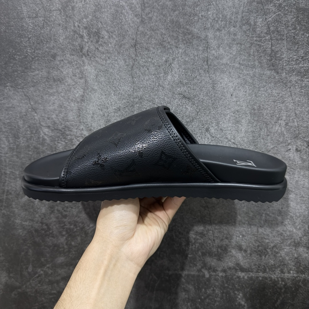 图片[2]-【佛山超A版】LV Miani魔术贴 黑色印花拖鞋 路易威登 L家男士拖鞋 官方爆款 同步发售 进口原版面料 正确同步原版高频印刷字体 原厂特供原版底 所有细节对版 还原对比🆚 尺码：39-45-选品中心