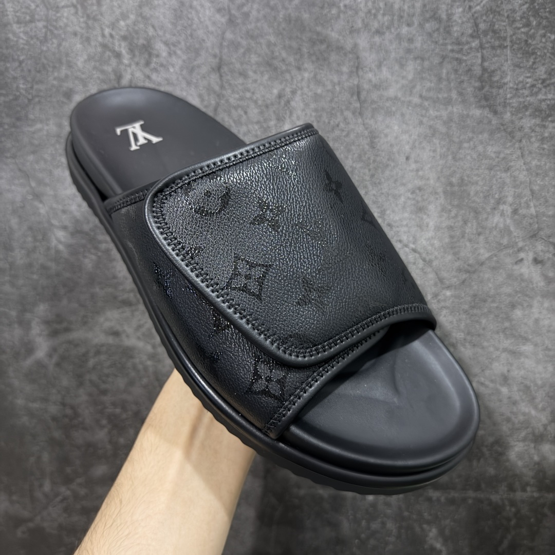 图片[3]-【佛山超A版】LV Miani魔术贴 黑色印花拖鞋 路易威登 L家男士拖鞋 官方爆款 同步发售 进口原版面料 正确同步原版高频印刷字体 原厂特供原版底 所有细节对版 还原对比🆚 尺码：39-45-选品中心