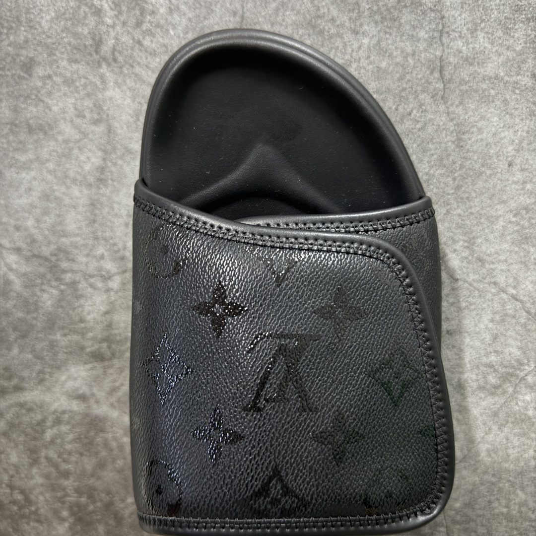 图片[5]-【佛山超A版】LV Miani魔术贴 黑色印花拖鞋 路易威登 L家男士拖鞋 官方爆款 同步发售 进口原版面料 正确同步原版高频印刷字体 原厂特供原版底 所有细节对版 还原对比🆚 尺码：39-45-选品中心