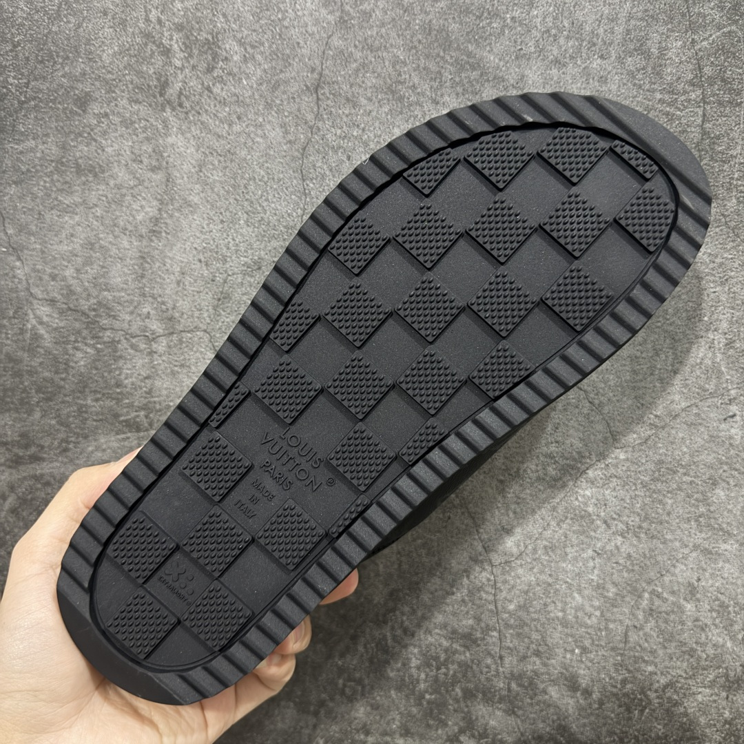 图片[9]-【佛山超A版】LV Miani魔术贴 黑色印花拖鞋 路易威登 L家男士拖鞋 官方爆款 同步发售 进口原版面料 正确同步原版高频印刷字体 原厂特供原版底 所有细节对版 还原对比🆚 尺码：39-45-选品中心