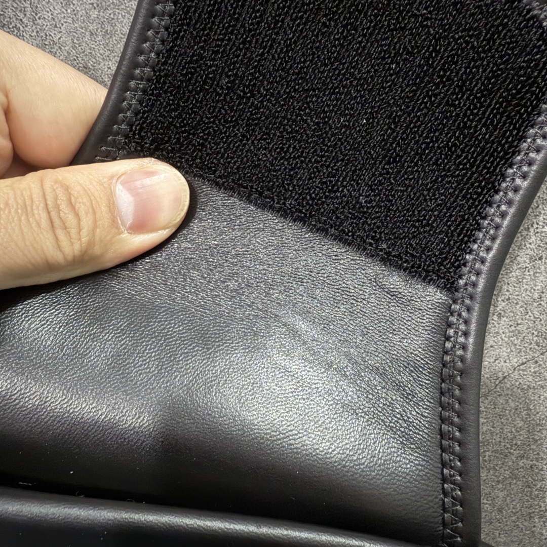 图片[7]-【佛山超A版】LV Miani魔术贴 黑色印花拖鞋 路易威登 L家男士拖鞋 官方爆款 同步发售 进口原版面料 正确同步原版高频印刷字体 原厂特供原版底 所有细节对版 还原对比🆚 尺码：39-45-选品中心