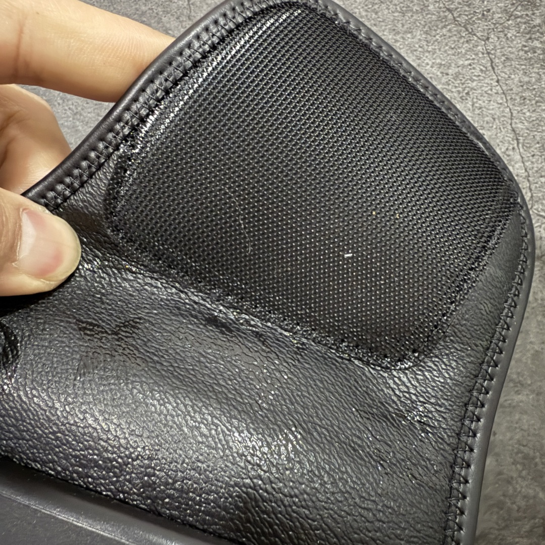 图片[8]-【佛山超A版】LV Miani魔术贴 黑色印花拖鞋 路易威登 L家男士拖鞋 官方爆款 同步发售 进口原版面料 正确同步原版高频印刷字体 原厂特供原版底 所有细节对版 还原对比🆚 尺码：39-45-选品中心