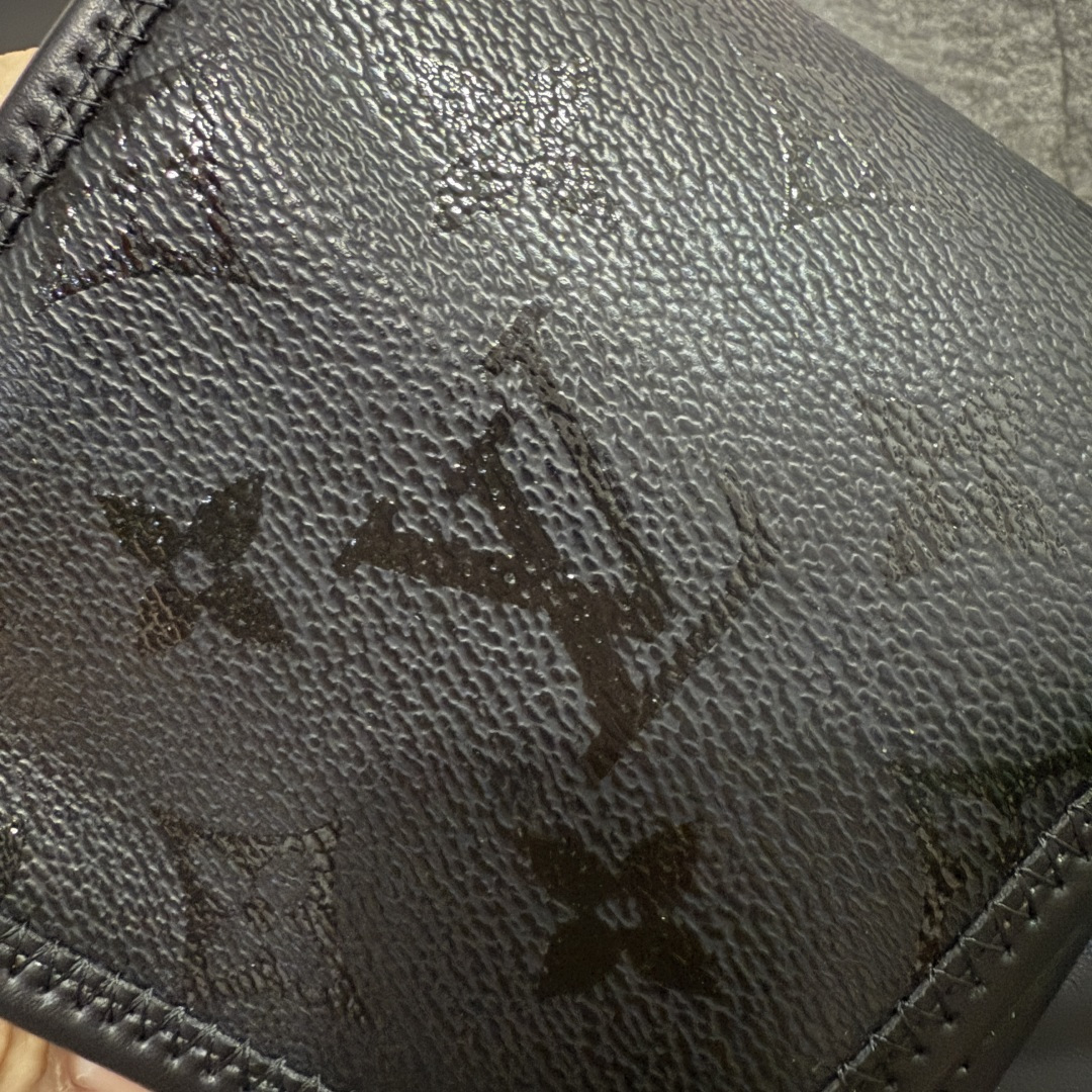 图片[5]-【佛山超A版】LV Miani魔术贴 黑色印花拖鞋 路易威登 L家男士拖鞋 官方爆款 同步发售 进口原版面料 正确同步原版高频印刷字体 原厂特供原版底 所有细节对版 还原对比🆚 尺码：39-45-选品中心