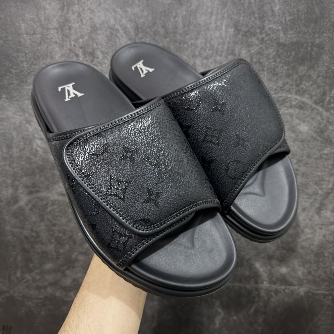 【佛山超A版】LV Miani魔术贴 黑色印花拖鞋 路易威登 L家男士拖鞋 官方爆款 同步发售 进口原版面料 正确同步原版高频印刷字体 原厂特供原版底 所有细节对版 还原对比🆚 尺码：39-45-选品中心