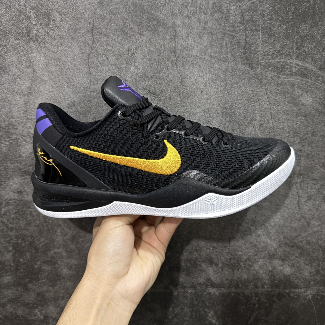 【CK纯原版】Nike Zoom Kobe Ⅷ System 科比8代低帮实战篮球鞋 鞋垫升级配备超厚PHYLON中底 前后掌部位搭载Zoom气垫单元 塑料碳纤维支撑中板 KOBE VII体系的速度模块配备了 PHYLON 中底和在前后掌部位的 Zoom气垫单元，提供快速响应的缓冲。同时，采用低帮弹力鞋口设计，使鞋子能够紧贴脚踝提供更好的支撑。速度模块采用贴合脚面的舒适包裹设计，摒弃传统的鞋舌和鞋内套，使球鞋更加轻质。 货号：HF9550-001 尺码：39-47.5-选品中心