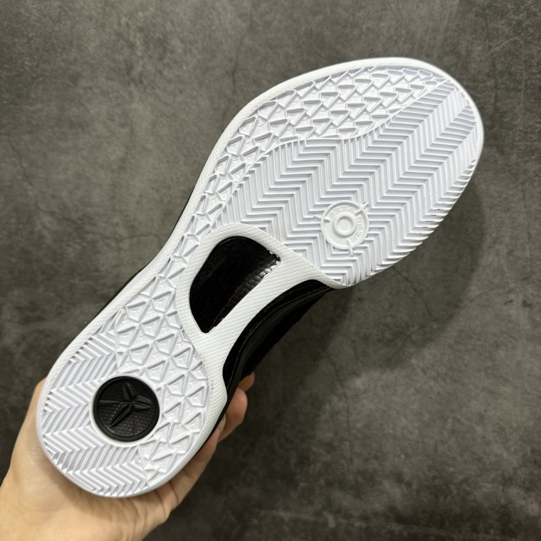 图片[9]-【CK纯原版】Nike Zoom Kobe Ⅷ System 科比8代低帮实战篮球鞋 鞋垫升级配备超厚PHYLON中底 前后掌部位搭载Zoom气垫单元 塑料碳纤维支撑中板 KOBE VII体系的速度模块配备了 PHYLON 中底和在前后掌部位的 Zoom气垫单元，提供快速响应的缓冲。同时，采用低帮弹力鞋口设计，使鞋子能够紧贴脚踝提供更好的支撑。速度模块采用贴合脚面的舒适包裹设计，摒弃传统的鞋舌和鞋内套，使球鞋更加轻质。 货号：HF9550-001 尺码：39-47.5-选品中心