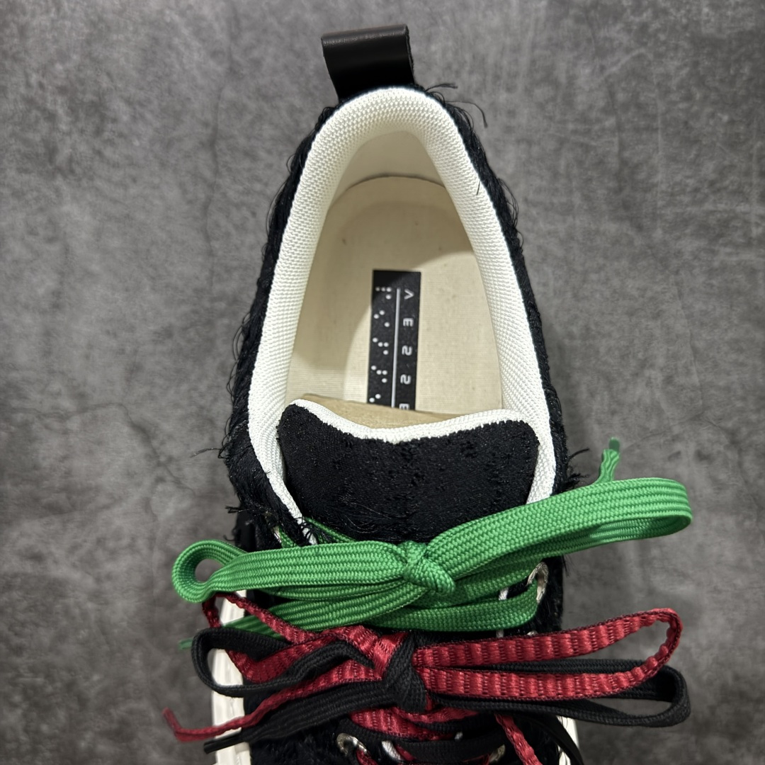 图片[8]-【莞顶礼盒版】xVESSEL × 吴建豪联名｜雪花酥Snowflake厚底增高板鞋】 ✨ #街头新宠 #甜酷有型 吴建豪亲自操刀设计，用「雪花酥」灵感颠覆传统板鞋基因！ 5cm隐形厚底暗藏心机，显高显腿长✔️ 软弹中底+防滑齿纹，暴走8小时不累脚👟 🎨 𝗖𝗢𝗖𝗛𝗼𝗜𝗰𝗲𝗿 三色狙击审美𝗧𝗼𝘁𝗽𝗼𝗶𝗻𝘁： ▫️「牛乳白」：软糯奶霜包裹鞋身，温柔狙击少女心 ▫️「奥利奥」：经典黑白漩涡纹，永不过时的𝗢𝘂𝘁𝗳𝗶𝘁𝗖位神器 ▫️「黑松露」：哑光麂皮𝗑金属细节，暗黑系𝗚𝗶𝗿𝗹𝗹𝗮𝘇必备𝗚𝗔𝗢级单品 🌟𝗗𝗲𝘀𝗶𝗴𝗻 𝗛𝗶𝗴𝗵𝗹𝗶𝗴𝗵𝘁： ✅解构式绑带𝗑异形后跟，每一步都踩在𝗧𝗼𝘁𝗽𝗼𝗶𝗻𝘁 ✅可拆卸雪花图腾配件，解锁𝟭𝟬𝟬𝟬+种穿搭姿势 ✅3M反光条暗藏𝗦𝗡𝗘𝗔𝗞𝗘𝗥𝗛𝗘𝗔𝗗彩蛋，夜行自带𝗙𝗼𝗰𝘂𝘀光效 尺码：35-45-选品中心