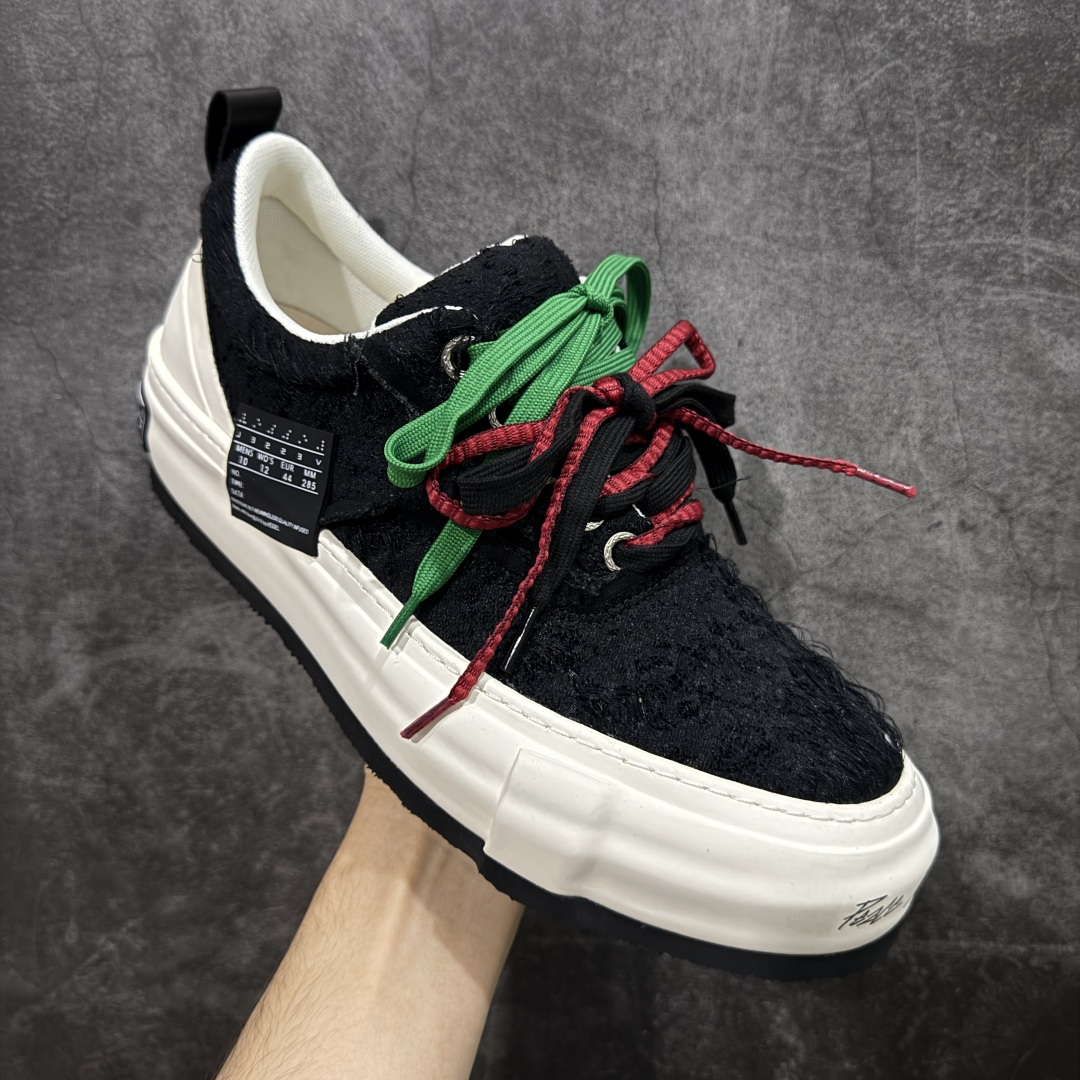 图片[3]-【莞顶礼盒版】xVESSEL × 吴建豪联名｜雪花酥Snowflake厚底增高板鞋】 ✨ #街头新宠 #甜酷有型 吴建豪亲自操刀设计，用「雪花酥」灵感颠覆传统板鞋基因！ 5cm隐形厚底暗藏心机，显高显腿长✔️ 软弹中底+防滑齿纹，暴走8小时不累脚👟 🎨 𝗖𝗢𝗖𝗛𝗼𝗜𝗰𝗲𝗿 三色狙击审美𝗧𝗼𝘁𝗽𝗼𝗶𝗻𝘁： ▫️「牛乳白」：软糯奶霜包裹鞋身，温柔狙击少女心 ▫️「奥利奥」：经典黑白漩涡纹，永不过时的𝗢𝘂𝘁𝗳𝗶𝘁𝗖位神器 ▫️「黑松露」：哑光麂皮𝗑金属细节，暗黑系𝗚𝗶𝗿𝗹𝗹𝗮𝘇必备𝗚𝗔𝗢级单品 🌟𝗗𝗲𝘀𝗶𝗴𝗻 𝗛𝗶𝗴𝗵𝗹𝗶𝗴𝗵𝘁： ✅解构式绑带𝗑异形后跟，每一步都踩在𝗧𝗼𝘁𝗽𝗼𝗶𝗻𝘁 ✅可拆卸雪花图腾配件，解锁𝟭𝟬𝟬𝟬+种穿搭姿势 ✅3M反光条暗藏𝗦𝗡𝗘𝗔𝗞𝗘𝗥𝗛𝗘𝗔𝗗彩蛋，夜行自带𝗙𝗼𝗰𝘂𝘀光效 尺码：35-45-选品中心