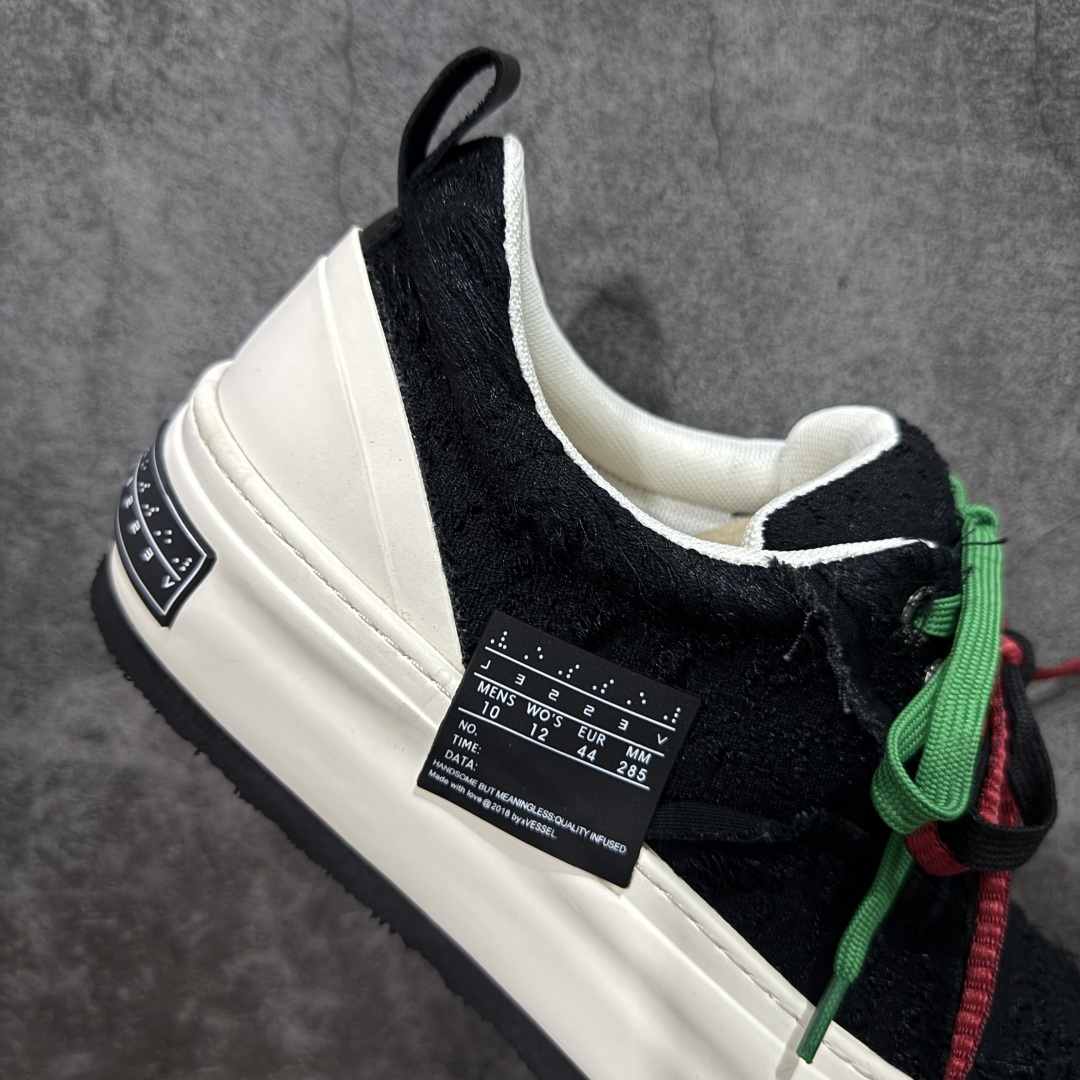 图片[7]-【莞顶礼盒版】xVESSEL × 吴建豪联名｜雪花酥Snowflake厚底增高板鞋】 ✨ #街头新宠 #甜酷有型 吴建豪亲自操刀设计，用「雪花酥」灵感颠覆传统板鞋基因！ 5cm隐形厚底暗藏心机，显高显腿长✔️ 软弹中底+防滑齿纹，暴走8小时不累脚👟 🎨 𝗖𝗢𝗖𝗛𝗼𝗜𝗰𝗲𝗿 三色狙击审美𝗧𝗼𝘁𝗽𝗼𝗶𝗻𝘁： ▫️「牛乳白」：软糯奶霜包裹鞋身，温柔狙击少女心 ▫️「奥利奥」：经典黑白漩涡纹，永不过时的𝗢𝘂𝘁𝗳𝗶𝘁𝗖位神器 ▫️「黑松露」：哑光麂皮𝗑金属细节，暗黑系𝗚𝗶𝗿𝗹𝗹𝗮𝘇必备𝗚𝗔𝗢级单品 🌟𝗗𝗲𝘀𝗶𝗴𝗻 𝗛𝗶𝗴𝗵𝗹𝗶𝗴𝗵𝘁： ✅解构式绑带𝗑异形后跟，每一步都踩在𝗧𝗼𝘁𝗽𝗼𝗶𝗻𝘁 ✅可拆卸雪花图腾配件，解锁𝟭𝟬𝟬𝟬+种穿搭姿势 ✅3M反光条暗藏𝗦𝗡𝗘𝗔𝗞𝗘𝗥𝗛𝗘𝗔𝗗彩蛋，夜行自带𝗙𝗼𝗰𝘂𝘀光效 尺码：35-45-选品中心