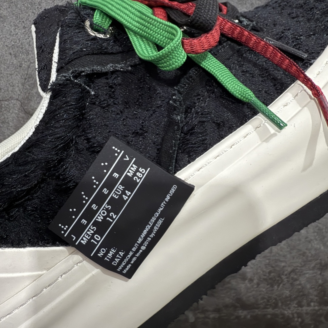 图片[4]-【莞顶礼盒版】xVESSEL × 吴建豪联名｜雪花酥Snowflake厚底增高板鞋】 ✨ #街头新宠 #甜酷有型 吴建豪亲自操刀设计，用「雪花酥」灵感颠覆传统板鞋基因！ 5cm隐形厚底暗藏心机，显高显腿长✔️ 软弹中底+防滑齿纹，暴走8小时不累脚👟 🎨 𝗖𝗢𝗖𝗛𝗼𝗜𝗰𝗲𝗿 三色狙击审美𝗧𝗼𝘁𝗽𝗼𝗶𝗻𝘁： ▫️「牛乳白」：软糯奶霜包裹鞋身，温柔狙击少女心 ▫️「奥利奥」：经典黑白漩涡纹，永不过时的𝗢𝘂𝘁𝗳𝗶𝘁𝗖位神器 ▫️「黑松露」：哑光麂皮𝗑金属细节，暗黑系𝗚𝗶𝗿𝗹𝗹𝗮𝘇必备𝗚𝗔𝗢级单品 🌟𝗗𝗲𝘀𝗶𝗴𝗻 𝗛𝗶𝗴𝗵𝗹𝗶𝗴𝗵𝘁： ✅解构式绑带𝗑异形后跟，每一步都踩在𝗧𝗼𝘁𝗽𝗼𝗶𝗻𝘁 ✅可拆卸雪花图腾配件，解锁𝟭𝟬𝟬𝟬+种穿搭姿势 ✅3M反光条暗藏𝗦𝗡𝗘𝗔𝗞𝗘𝗥𝗛𝗘𝗔𝗗彩蛋，夜行自带𝗙𝗼𝗰𝘂𝘀光效 尺码：35-45-选品中心