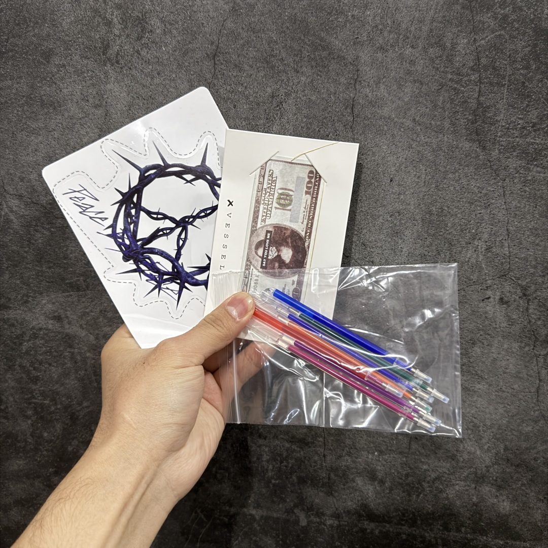 图片[9]-【莞顶礼盒版】xVESSEL × 吴建豪联名｜雪花酥Snowflake厚底增高板鞋】 ✨ #街头新宠 #甜酷有型 吴建豪亲自操刀设计，用「雪花酥」灵感颠覆传统板鞋基因！ 5cm隐形厚底暗藏心机，显高显腿长✔️ 软弹中底+防滑齿纹，暴走8小时不累脚👟 🎨 𝗖𝗢𝗖𝗛𝗼𝗜𝗰𝗲𝗿 三色狙击审美𝗧𝗼𝘁𝗽𝗼𝗶𝗻𝘁： ▫️「牛乳白」：软糯奶霜包裹鞋身，温柔狙击少女心 ▫️「奥利奥」：经典黑白漩涡纹，永不过时的𝗢𝘂𝘁𝗳𝗶𝘁𝗖位神器 ▫️「黑松露」：哑光麂皮𝗑金属细节，暗黑系𝗚𝗶𝗿𝗹𝗹𝗮𝘇必备𝗚𝗔𝗢级单品 🌟𝗗𝗲𝘀𝗶𝗴𝗻 𝗛𝗶𝗴𝗵𝗹𝗶𝗴𝗵𝘁： ✅解构式绑带𝗑异形后跟，每一步都踩在𝗧𝗼𝘁𝗽𝗼𝗶𝗻𝘁 ✅可拆卸雪花图腾配件，解锁𝟭𝟬𝟬𝟬+种穿搭姿势 ✅3M反光条暗藏𝗦𝗡𝗘𝗔𝗞𝗘𝗥𝗛𝗘𝗔𝗗彩蛋，夜行自带𝗙𝗼𝗰𝘂𝘀光效 尺码：35-45-选品中心