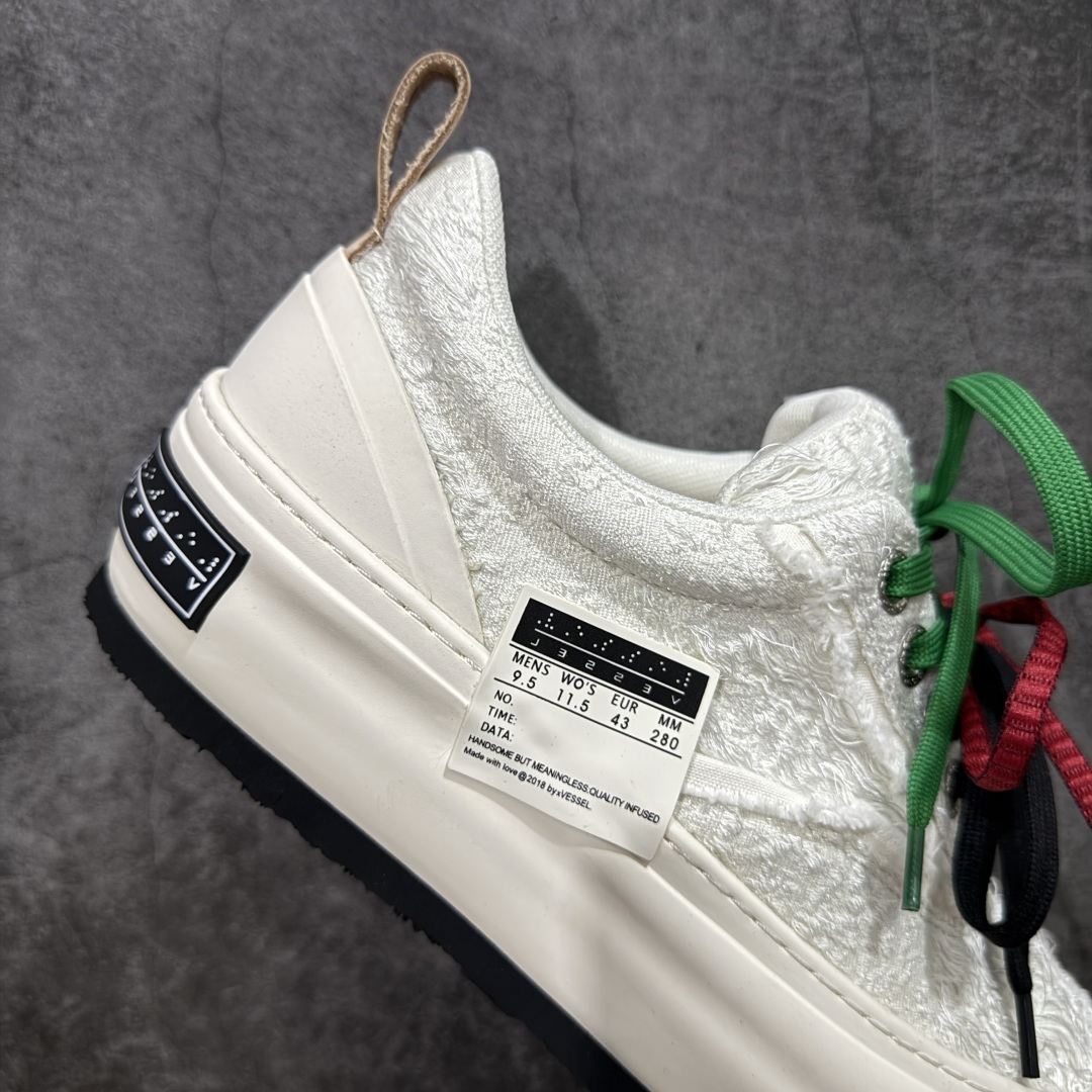 图片[7]-【莞顶礼盒版】xVESSEL × 吴建豪联名｜雪花酥Snowflake厚底增高板鞋】 ✨ #街头新宠 #甜酷有型 吴建豪亲自操刀设计，用「雪花酥」灵感颠覆传统板鞋基因！ 5cm隐形厚底暗藏心机，显高显腿长✔️ 软弹中底+防滑齿纹，暴走8小时不累脚👟 🎨 𝗖𝗢𝗖𝗛𝗼𝗜𝗰𝗲𝗿 三色狙击审美𝗧𝗼𝘁𝗽𝗼𝗶𝗻𝘁： ▫️「牛乳白」：软糯奶霜包裹鞋身，温柔狙击少女心 ▫️「奥利奥」：经典黑白漩涡纹，永不过时的𝗢𝘂𝘁𝗳𝗶𝘁𝗖位神器 ▫️「黑松露」：哑光麂皮𝗑金属细节，暗黑系𝗚𝗶𝗿𝗹𝗹𝗮𝘇必备𝗚𝗔𝗢级单品 🌟𝗗𝗲𝘀𝗶𝗴𝗻 𝗛𝗶𝗴𝗵𝗹𝗶𝗴𝗵𝘁： ✅解构式绑带𝗑异形后跟，每一步都踩在𝗧𝗼𝘁𝗽𝗼𝗶𝗻𝘁 ✅可拆卸雪花图腾配件，解锁𝟭𝟬𝟬𝟬+种穿搭姿势 ✅3M反光条暗藏𝗦𝗡𝗘𝗔𝗞𝗘𝗥𝗛𝗘𝗔𝗗彩蛋，夜行自带𝗙𝗼𝗰𝘂𝘀光效 尺码：35-45-选品中心