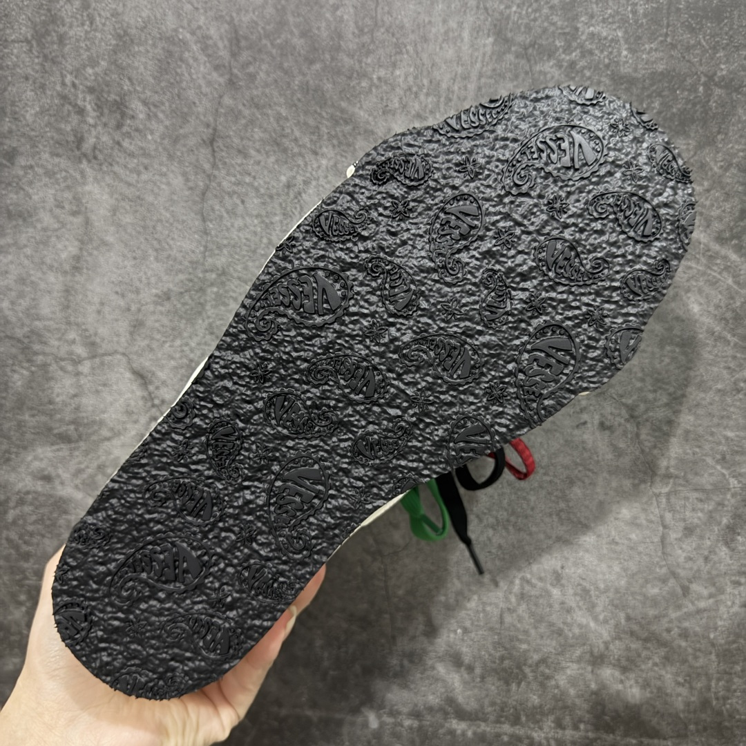 图片[9]-【莞顶礼盒版】xVESSEL × 吴建豪联名｜雪花酥Snowflake厚底增高板鞋】 ✨ #街头新宠 #甜酷有型 吴建豪亲自操刀设计，用「雪花酥」灵感颠覆传统板鞋基因！ 5cm隐形厚底暗藏心机，显高显腿长✔️ 软弹中底+防滑齿纹，暴走8小时不累脚👟 🎨 𝗖𝗢𝗖𝗛𝗼𝗜𝗰𝗲𝗿 三色狙击审美𝗧𝗼𝘁𝗽𝗼𝗶𝗻𝘁： ▫️「牛乳白」：软糯奶霜包裹鞋身，温柔狙击少女心 ▫️「奥利奥」：经典黑白漩涡纹，永不过时的𝗢𝘂𝘁𝗳𝗶𝘁𝗖位神器 ▫️「黑松露」：哑光麂皮𝗑金属细节，暗黑系𝗚𝗶𝗿𝗹𝗹𝗮𝘇必备𝗚𝗔𝗢级单品 🌟𝗗𝗲𝘀𝗶𝗴𝗻 𝗛𝗶𝗴𝗵𝗹𝗶𝗴𝗵𝘁： ✅解构式绑带𝗑异形后跟，每一步都踩在𝗧𝗼𝘁𝗽𝗼𝗶𝗻𝘁 ✅可拆卸雪花图腾配件，解锁𝟭𝟬𝟬𝟬+种穿搭姿势 ✅3M反光条暗藏𝗦𝗡𝗘𝗔𝗞𝗘𝗥𝗛𝗘𝗔𝗗彩蛋，夜行自带𝗙𝗼𝗰𝘂𝘀光效 尺码：35-45-选品中心