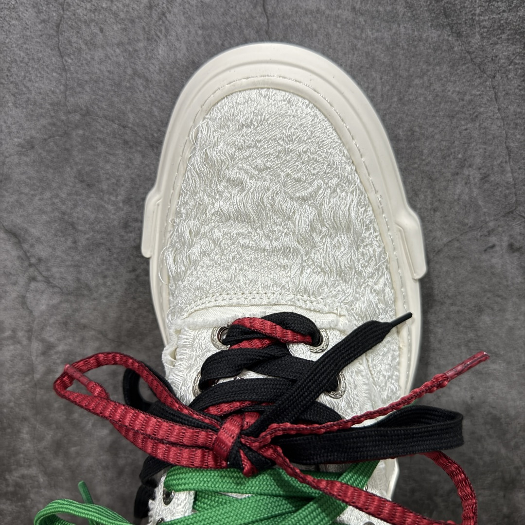 图片[5]-【莞顶礼盒版】xVESSEL × 吴建豪联名｜雪花酥Snowflake厚底增高板鞋】 ✨ #街头新宠 #甜酷有型 吴建豪亲自操刀设计，用「雪花酥」灵感颠覆传统板鞋基因！ 5cm隐形厚底暗藏心机，显高显腿长✔️ 软弹中底+防滑齿纹，暴走8小时不累脚👟 🎨 𝗖𝗢𝗖𝗛𝗼𝗜𝗰𝗲𝗿 三色狙击审美𝗧𝗼𝘁𝗽𝗼𝗶𝗻𝘁： ▫️「牛乳白」：软糯奶霜包裹鞋身，温柔狙击少女心 ▫️「奥利奥」：经典黑白漩涡纹，永不过时的𝗢𝘂𝘁𝗳𝗶𝘁𝗖位神器 ▫️「黑松露」：哑光麂皮𝗑金属细节，暗黑系𝗚𝗶𝗿𝗹𝗹𝗮𝘇必备𝗚𝗔𝗢级单品 🌟𝗗𝗲𝘀𝗶𝗴𝗻 𝗛𝗶𝗴𝗵𝗹𝗶𝗴𝗵𝘁： ✅解构式绑带𝗑异形后跟，每一步都踩在𝗧𝗼𝘁𝗽𝗼𝗶𝗻𝘁 ✅可拆卸雪花图腾配件，解锁𝟭𝟬𝟬𝟬+种穿搭姿势 ✅3M反光条暗藏𝗦𝗡𝗘𝗔𝗞𝗘𝗥𝗛𝗘𝗔𝗗彩蛋，夜行自带𝗙𝗼𝗰𝘂𝘀光效 尺码：35-45-选品中心