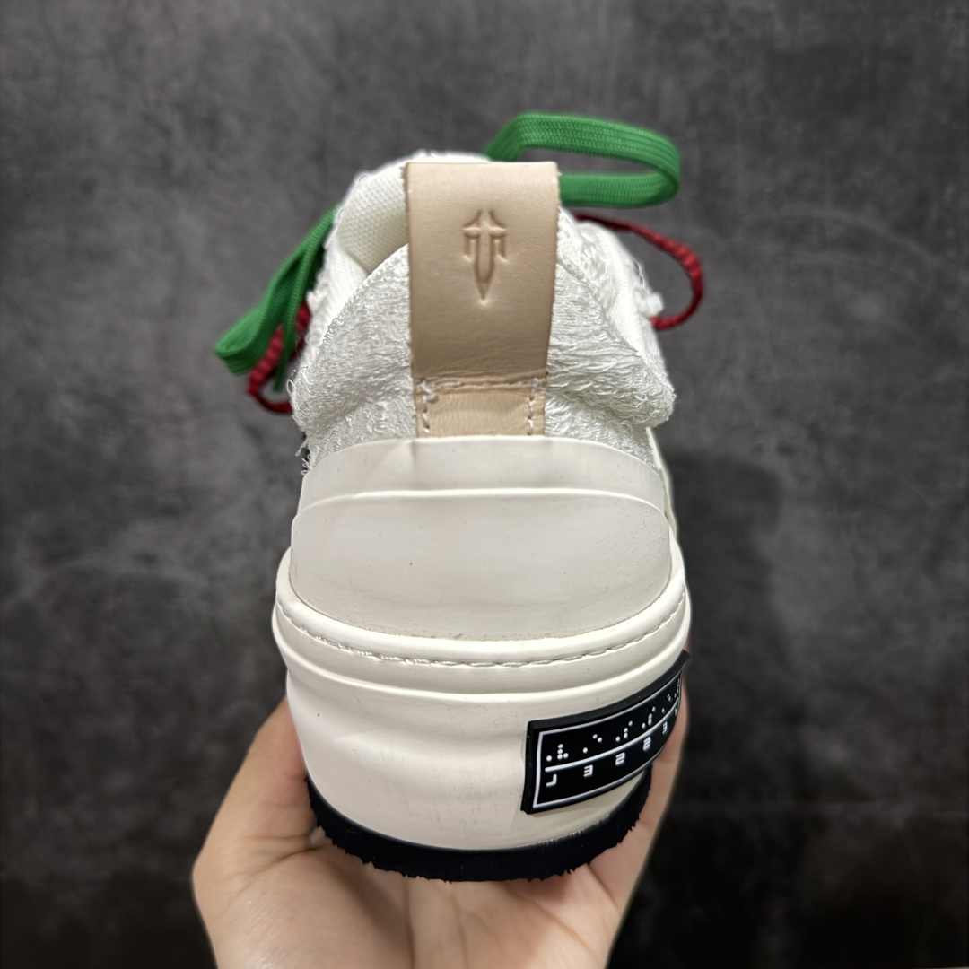 图片[4]-【莞顶礼盒版】xVESSEL × 吴建豪联名｜雪花酥Snowflake厚底增高板鞋】 ✨ #街头新宠 #甜酷有型 吴建豪亲自操刀设计，用「雪花酥」灵感颠覆传统板鞋基因！ 5cm隐形厚底暗藏心机，显高显腿长✔️ 软弹中底+防滑齿纹，暴走8小时不累脚👟 🎨 𝗖𝗢𝗖𝗛𝗼𝗜𝗰𝗲𝗿 三色狙击审美𝗧𝗼𝘁𝗽𝗼𝗶𝗻𝘁： ▫️「牛乳白」：软糯奶霜包裹鞋身，温柔狙击少女心 ▫️「奥利奥」：经典黑白漩涡纹，永不过时的𝗢𝘂𝘁𝗳𝗶𝘁𝗖位神器 ▫️「黑松露」：哑光麂皮𝗑金属细节，暗黑系𝗚𝗶𝗿𝗹𝗹𝗮𝘇必备𝗚𝗔𝗢级单品 🌟𝗗𝗲𝘀𝗶𝗴𝗻 𝗛𝗶𝗴𝗵𝗹𝗶𝗴𝗵𝘁： ✅解构式绑带𝗑异形后跟，每一步都踩在𝗧𝗼𝘁𝗽𝗼𝗶𝗻𝘁 ✅可拆卸雪花图腾配件，解锁𝟭𝟬𝟬𝟬+种穿搭姿势 ✅3M反光条暗藏𝗦𝗡𝗘𝗔𝗞𝗘𝗥𝗛𝗘𝗔𝗗彩蛋，夜行自带𝗙𝗼𝗰𝘂𝘀光效 尺码：35-45-选品中心