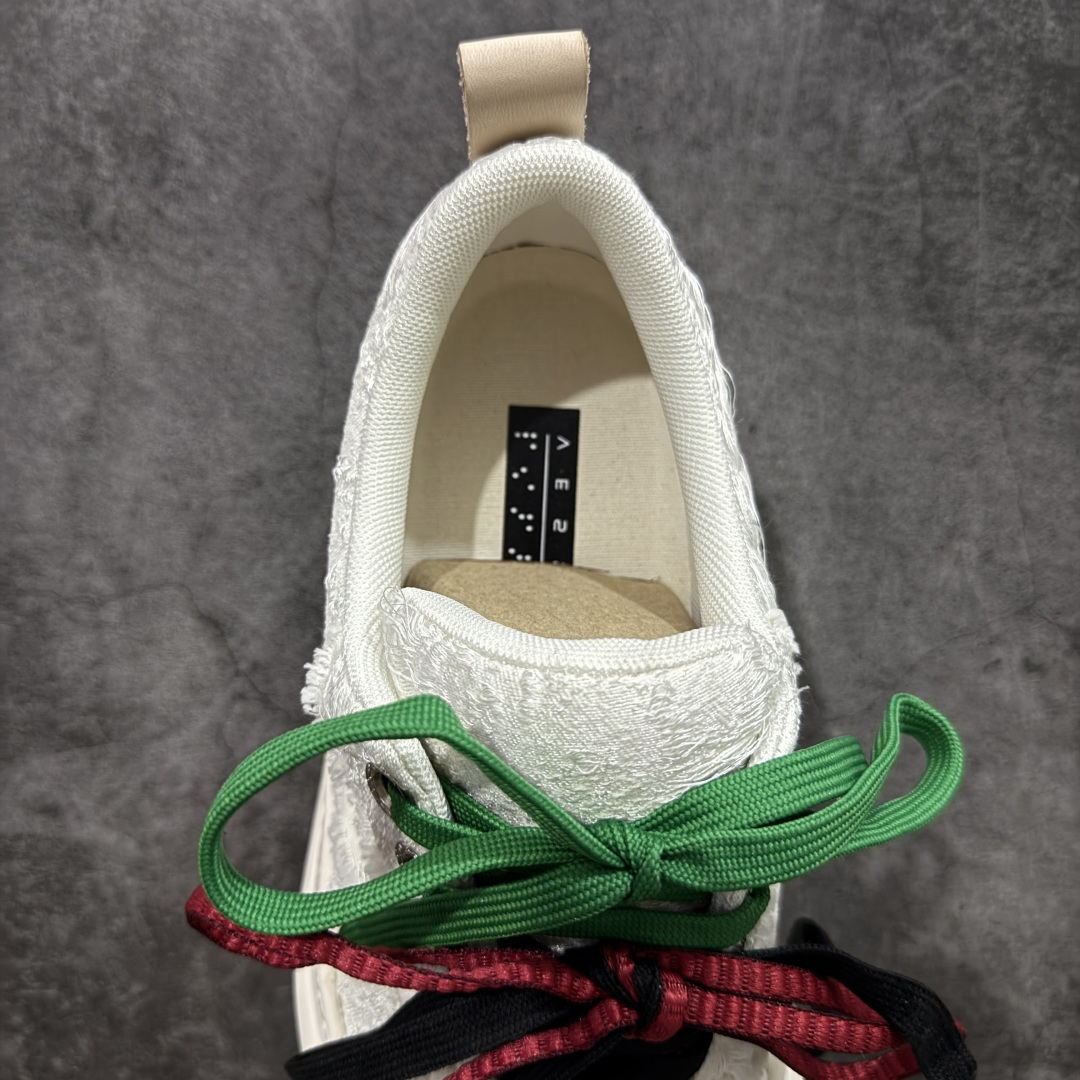 图片[8]-【莞顶礼盒版】xVESSEL × 吴建豪联名｜雪花酥Snowflake厚底增高板鞋】 ✨ #街头新宠 #甜酷有型 吴建豪亲自操刀设计，用「雪花酥」灵感颠覆传统板鞋基因！ 5cm隐形厚底暗藏心机，显高显腿长✔️ 软弹中底+防滑齿纹，暴走8小时不累脚👟 🎨 𝗖𝗢𝗖𝗛𝗼𝗜𝗰𝗲𝗿 三色狙击审美𝗧𝗼𝘁𝗽𝗼𝗶𝗻𝘁： ▫️「牛乳白」：软糯奶霜包裹鞋身，温柔狙击少女心 ▫️「奥利奥」：经典黑白漩涡纹，永不过时的𝗢𝘂𝘁𝗳𝗶𝘁𝗖位神器 ▫️「黑松露」：哑光麂皮𝗑金属细节，暗黑系𝗚𝗶𝗿𝗹𝗹𝗮𝘇必备𝗚𝗔𝗢级单品 🌟𝗗𝗲𝘀𝗶𝗴𝗻 𝗛𝗶𝗴𝗵𝗹𝗶𝗴𝗵𝘁： ✅解构式绑带𝗑异形后跟，每一步都踩在𝗧𝗼𝘁𝗽𝗼𝗶𝗻𝘁 ✅可拆卸雪花图腾配件，解锁𝟭𝟬𝟬𝟬+种穿搭姿势 ✅3M反光条暗藏𝗦𝗡𝗘𝗔𝗞𝗘𝗥𝗛𝗘𝗔𝗗彩蛋，夜行自带𝗙𝗼𝗰𝘂𝘀光效 尺码：35-45-选品中心