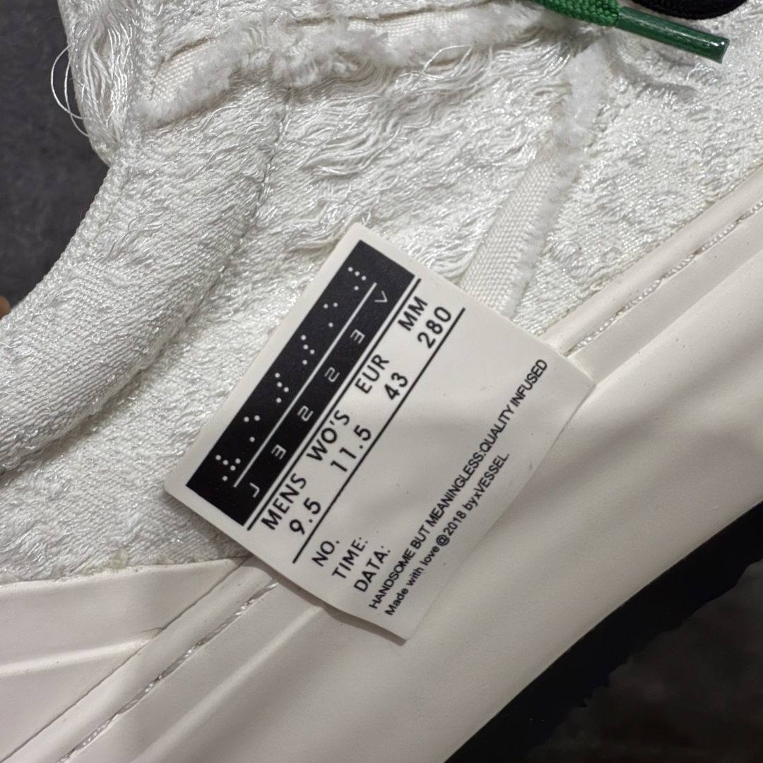 图片[4]-【莞顶礼盒版】xVESSEL × 吴建豪联名｜雪花酥Snowflake厚底增高板鞋】 ✨ #街头新宠 #甜酷有型 吴建豪亲自操刀设计，用「雪花酥」灵感颠覆传统板鞋基因！ 5cm隐形厚底暗藏心机，显高显腿长✔️ 软弹中底+防滑齿纹，暴走8小时不累脚👟 🎨 𝗖𝗢𝗖𝗛𝗼𝗜𝗰𝗲𝗿 三色狙击审美𝗧𝗼𝘁𝗽𝗼𝗶𝗻𝘁： ▫️「牛乳白」：软糯奶霜包裹鞋身，温柔狙击少女心 ▫️「奥利奥」：经典黑白漩涡纹，永不过时的𝗢𝘂𝘁𝗳𝗶𝘁𝗖位神器 ▫️「黑松露」：哑光麂皮𝗑金属细节，暗黑系𝗚𝗶𝗿𝗹𝗹𝗮𝘇必备𝗚𝗔𝗢级单品 🌟𝗗𝗲𝘀𝗶𝗴𝗻 𝗛𝗶𝗴𝗵𝗹𝗶𝗴𝗵𝘁： ✅解构式绑带𝗑异形后跟，每一步都踩在𝗧𝗼𝘁𝗽𝗼𝗶𝗻𝘁 ✅可拆卸雪花图腾配件，解锁𝟭𝟬𝟬𝟬+种穿搭姿势 ✅3M反光条暗藏𝗦𝗡𝗘𝗔𝗞𝗘𝗥𝗛𝗘𝗔𝗗彩蛋，夜行自带𝗙𝗼𝗰𝘂𝘀光效 尺码：35-45-选品中心